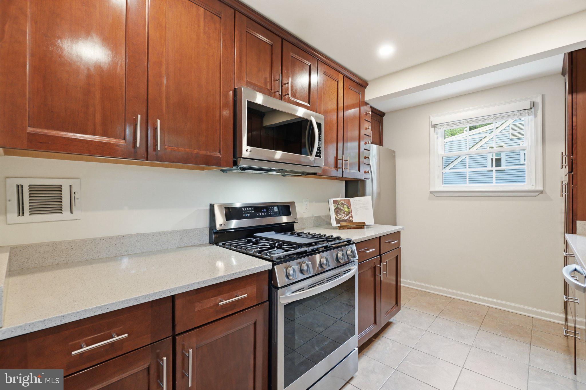 SLADES BROYHILL PARK - Residential