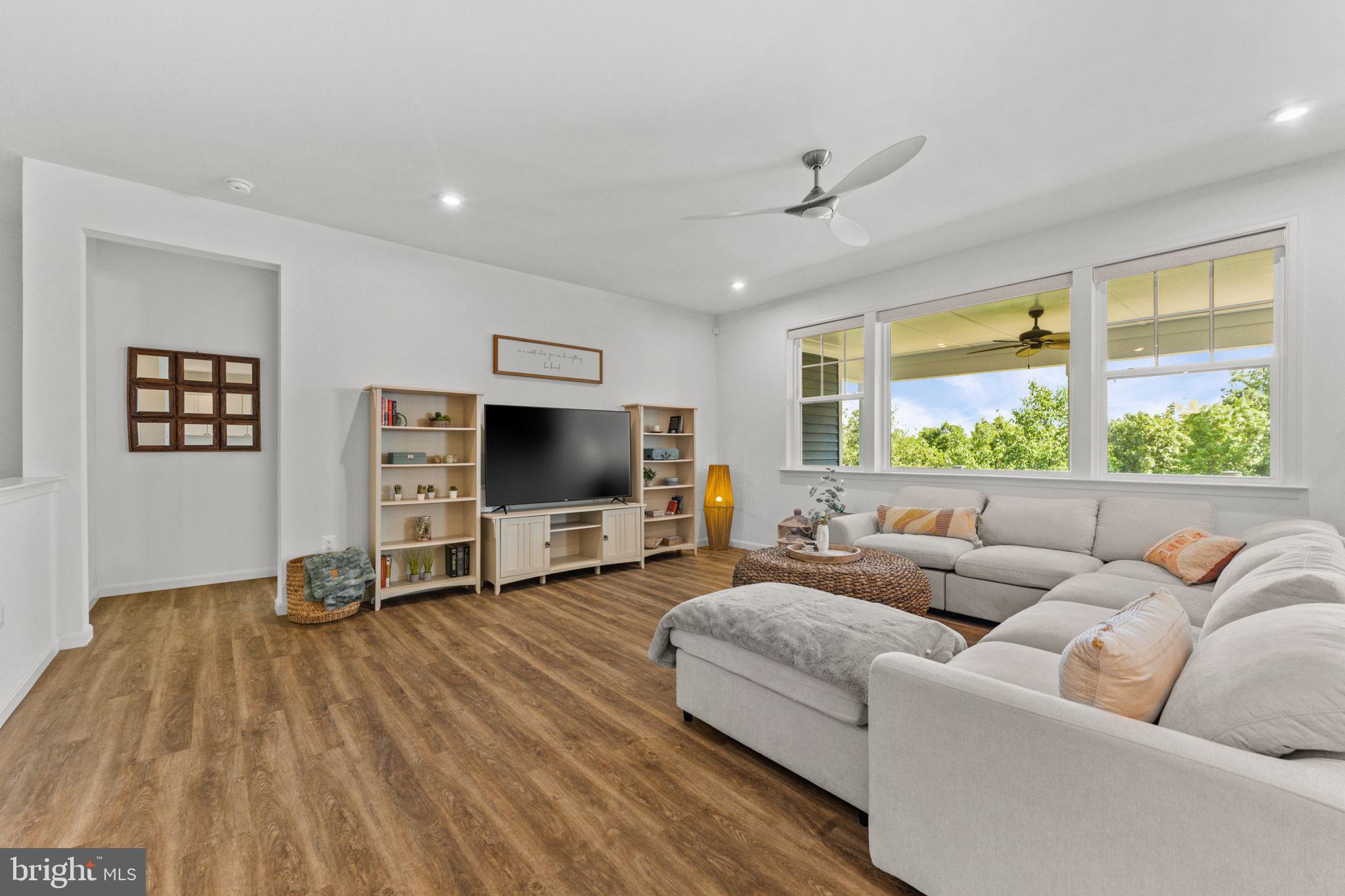 ABRAMS POINTE - Residential