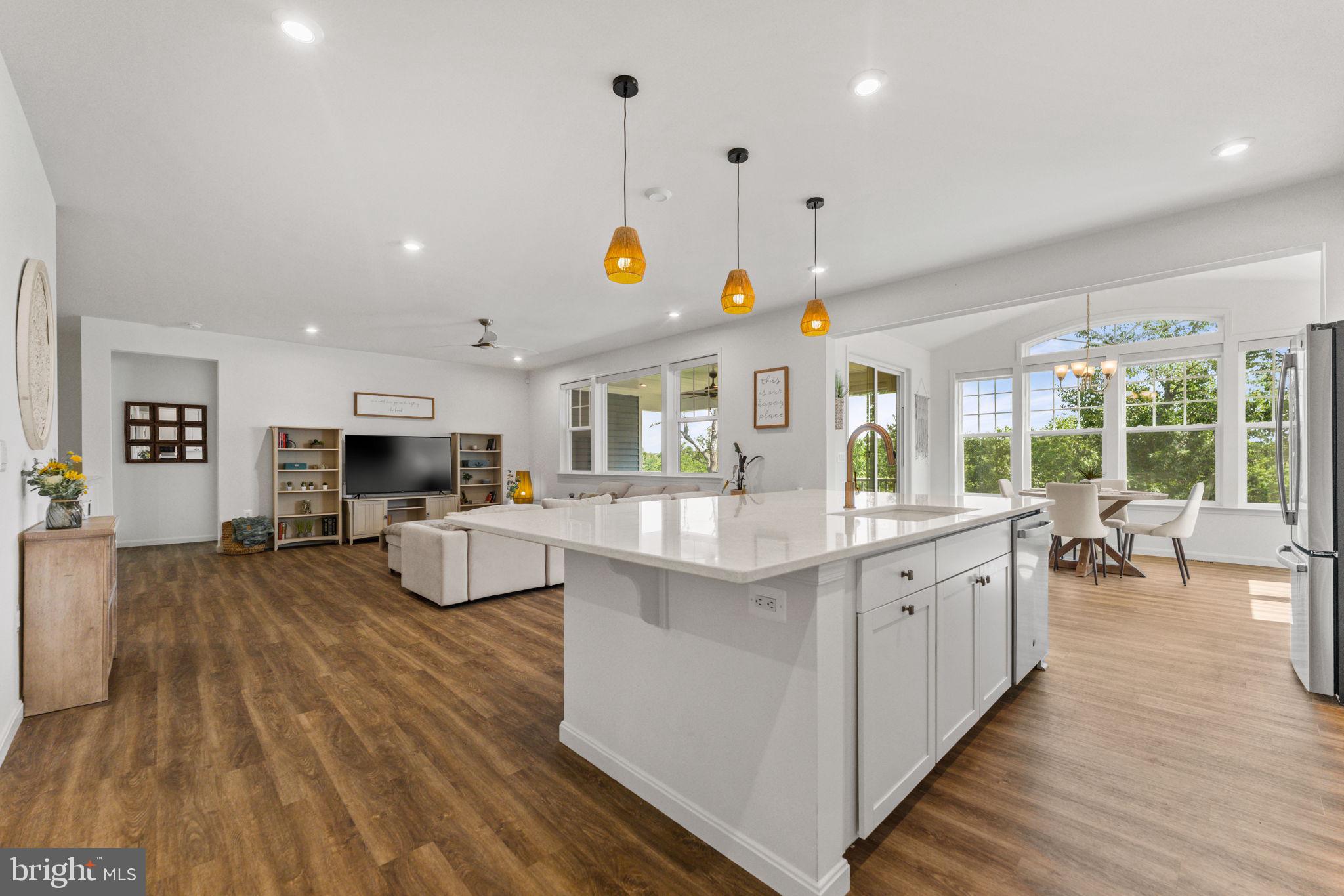 ABRAMS POINTE - Residential