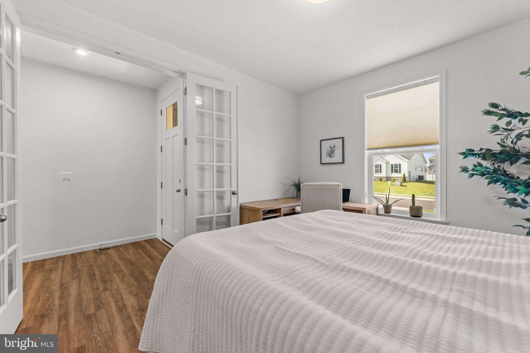 ABRAMS POINTE - Residential