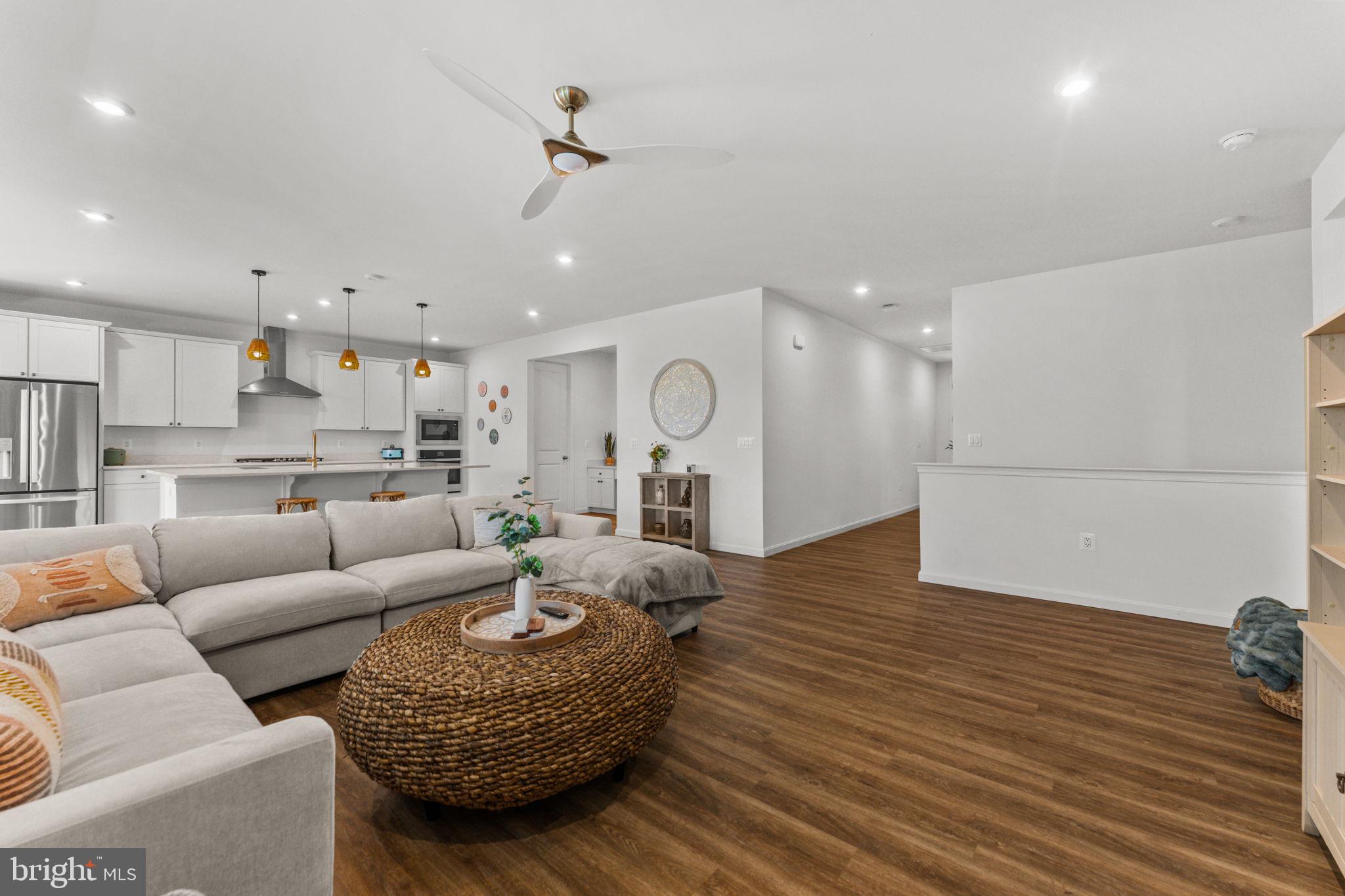 ABRAMS POINTE - Residential