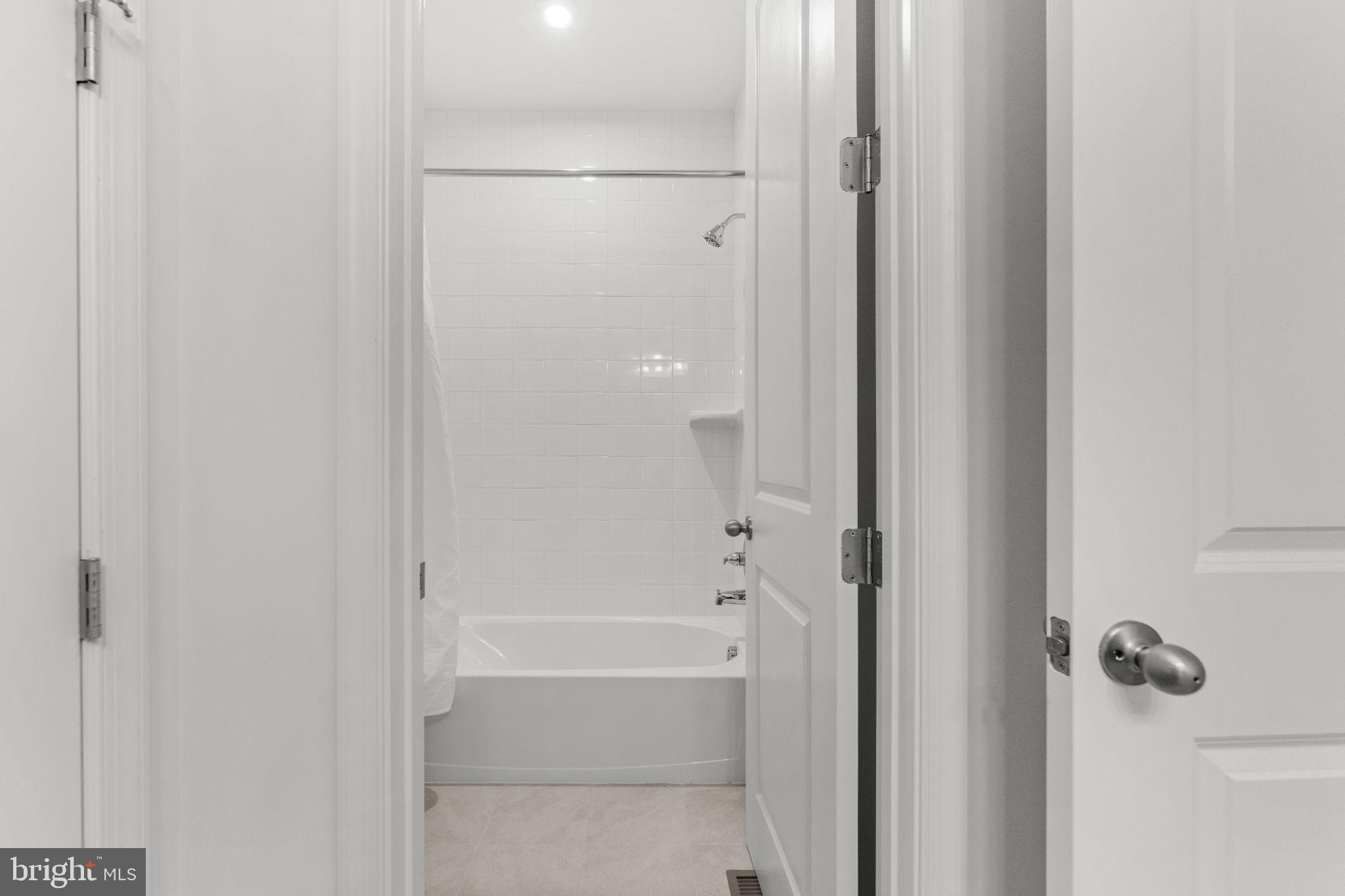 ABRAMS POINTE - Residential