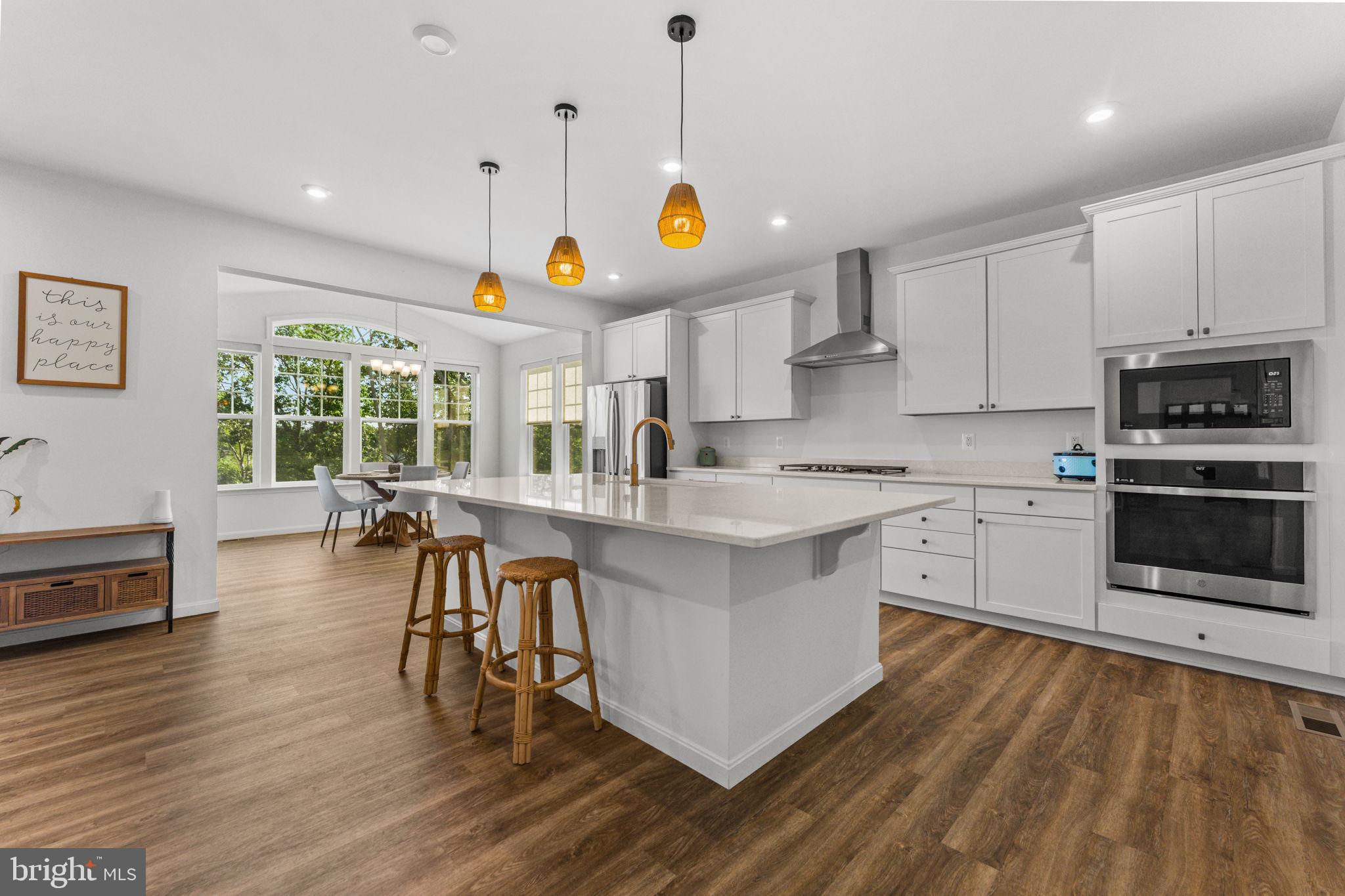 ABRAMS POINTE - Residential