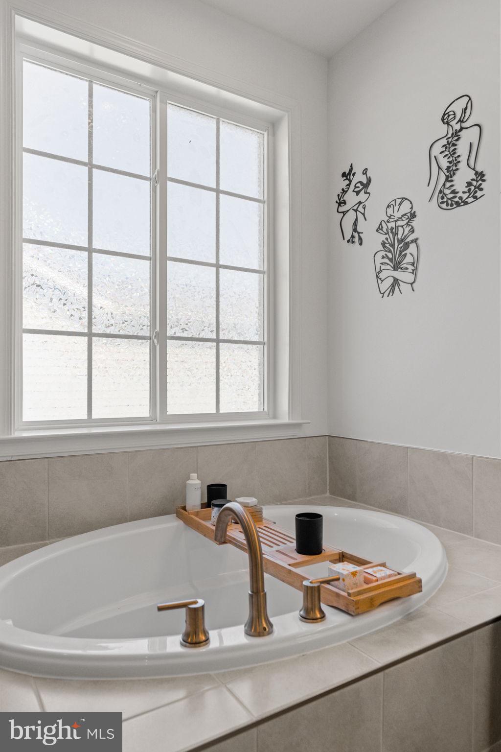 ABRAMS POINTE - Residential