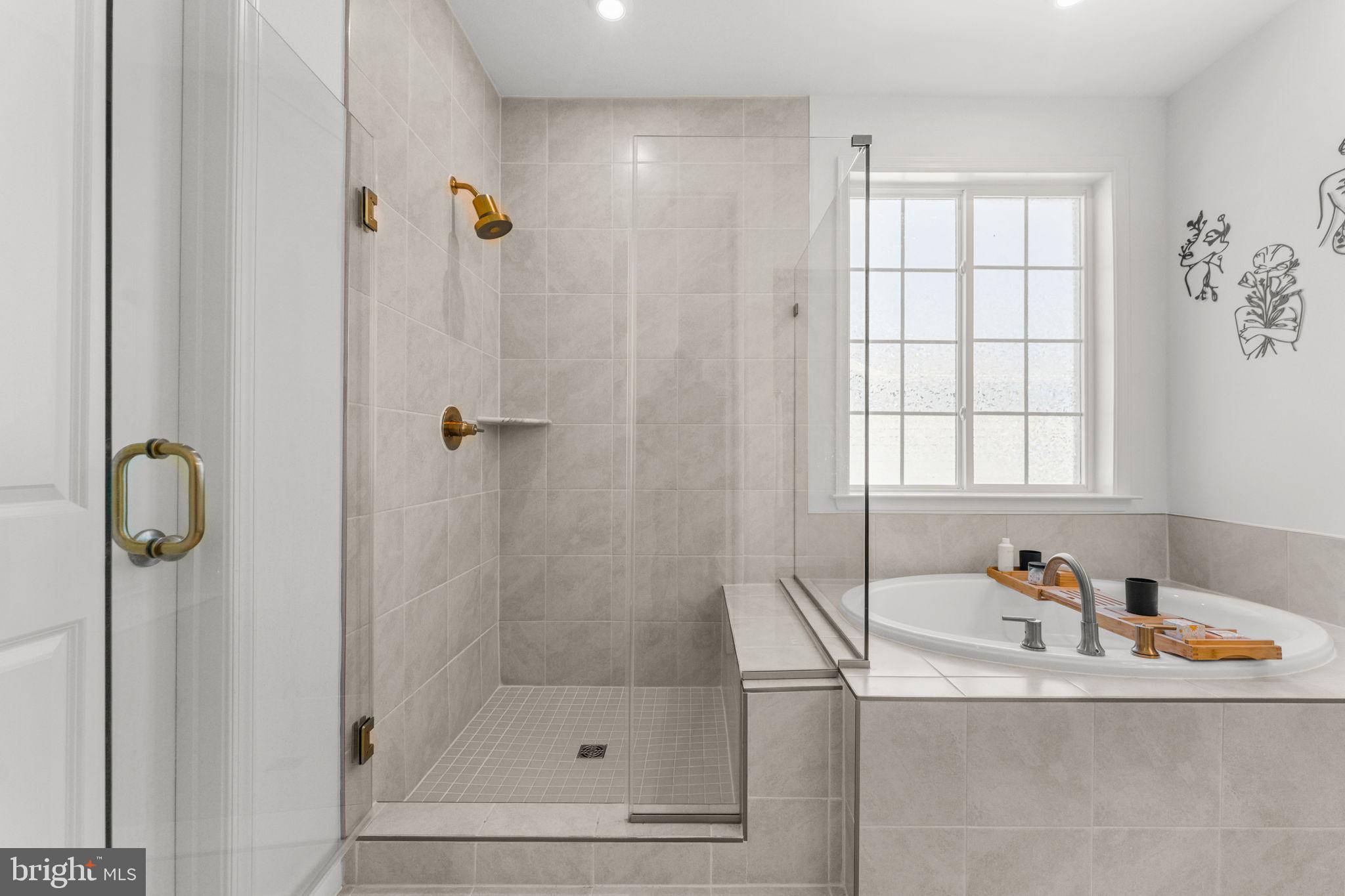 ABRAMS POINTE - Residential
