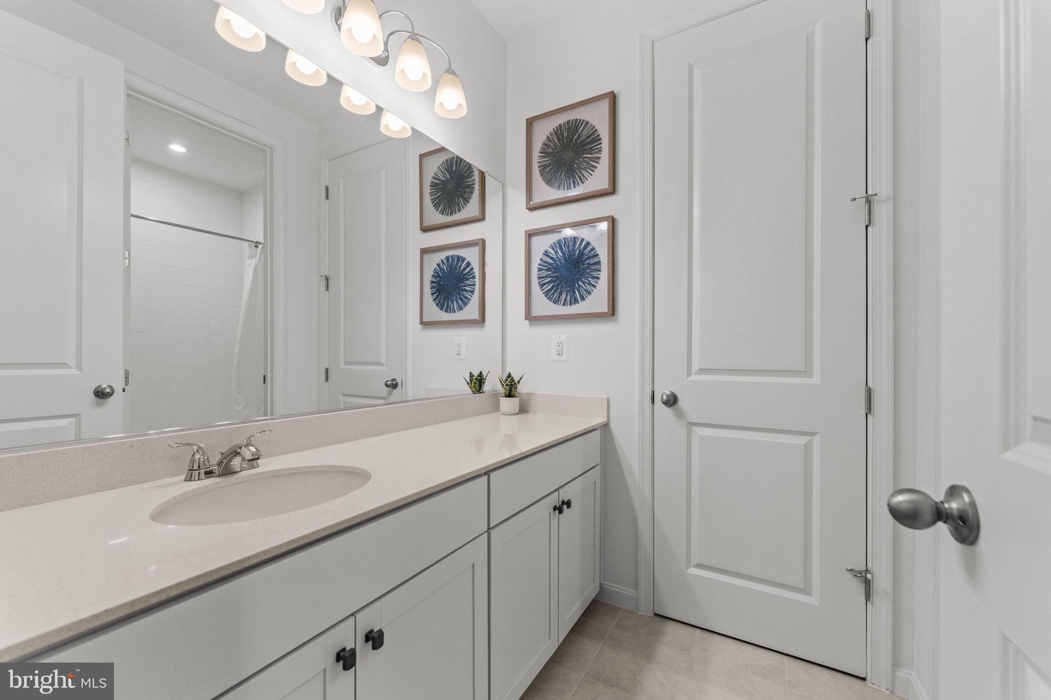 ABRAMS POINTE - Residential