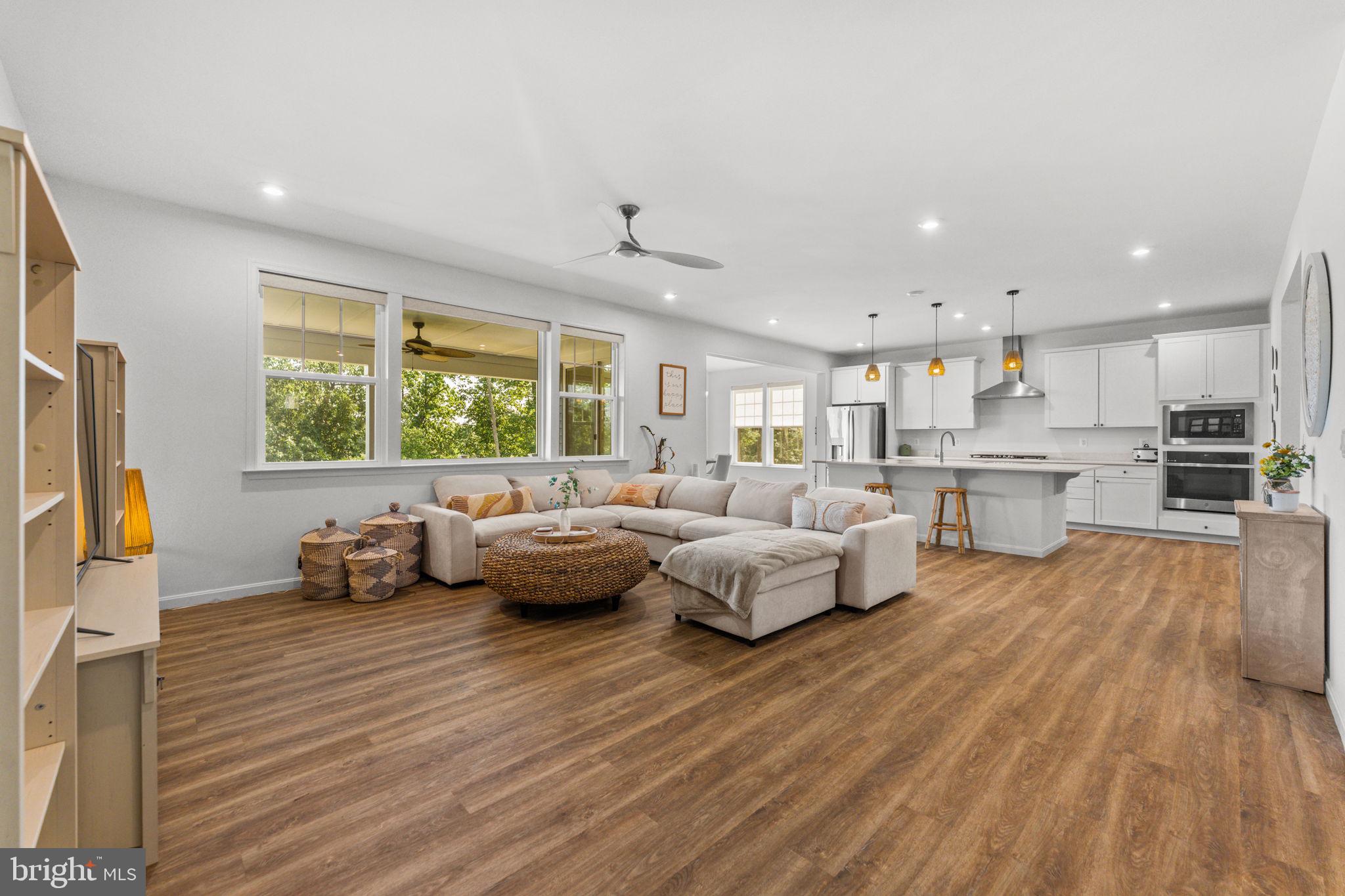 ABRAMS POINTE - Residential