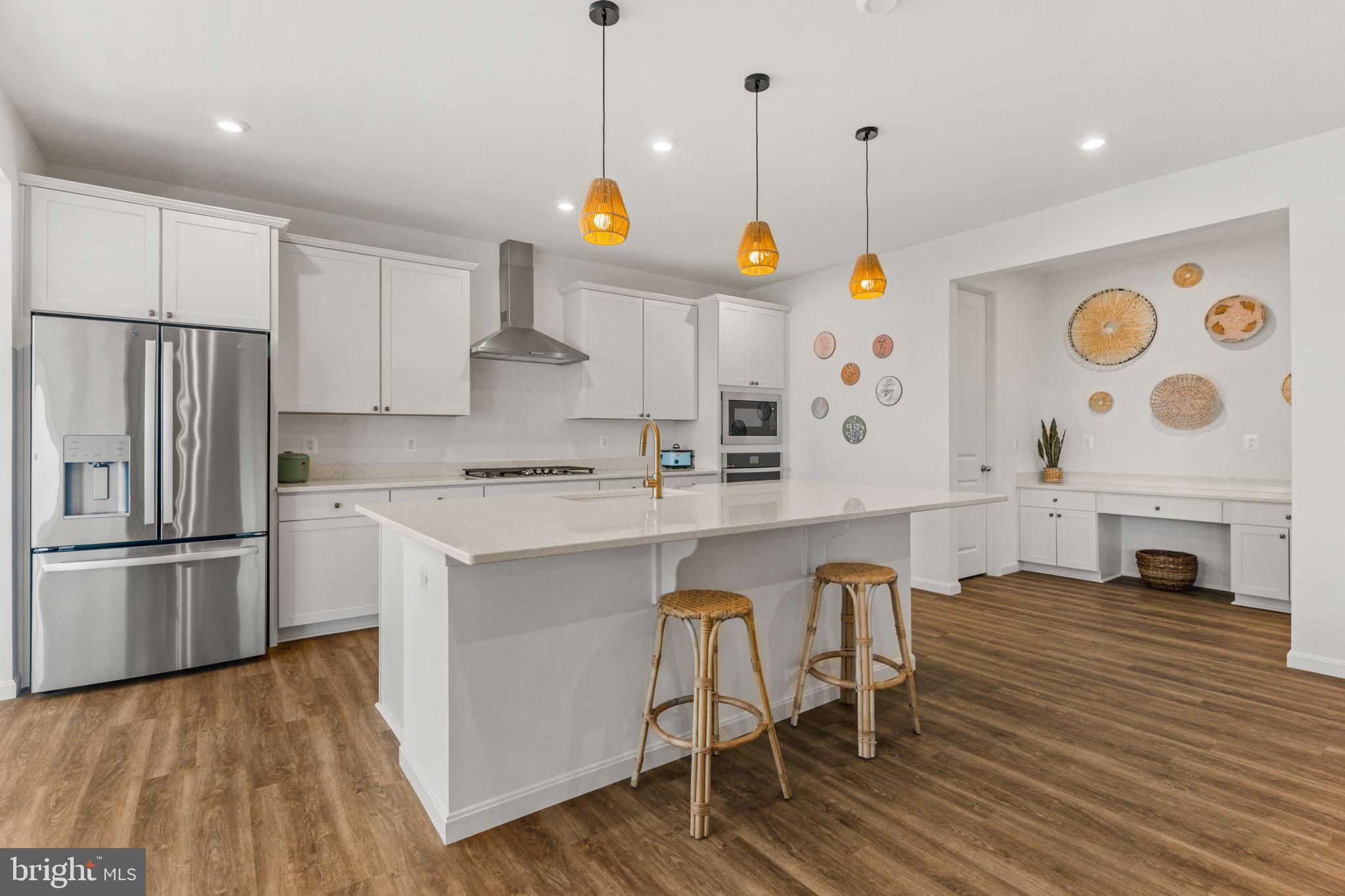 ABRAMS POINTE - Residential