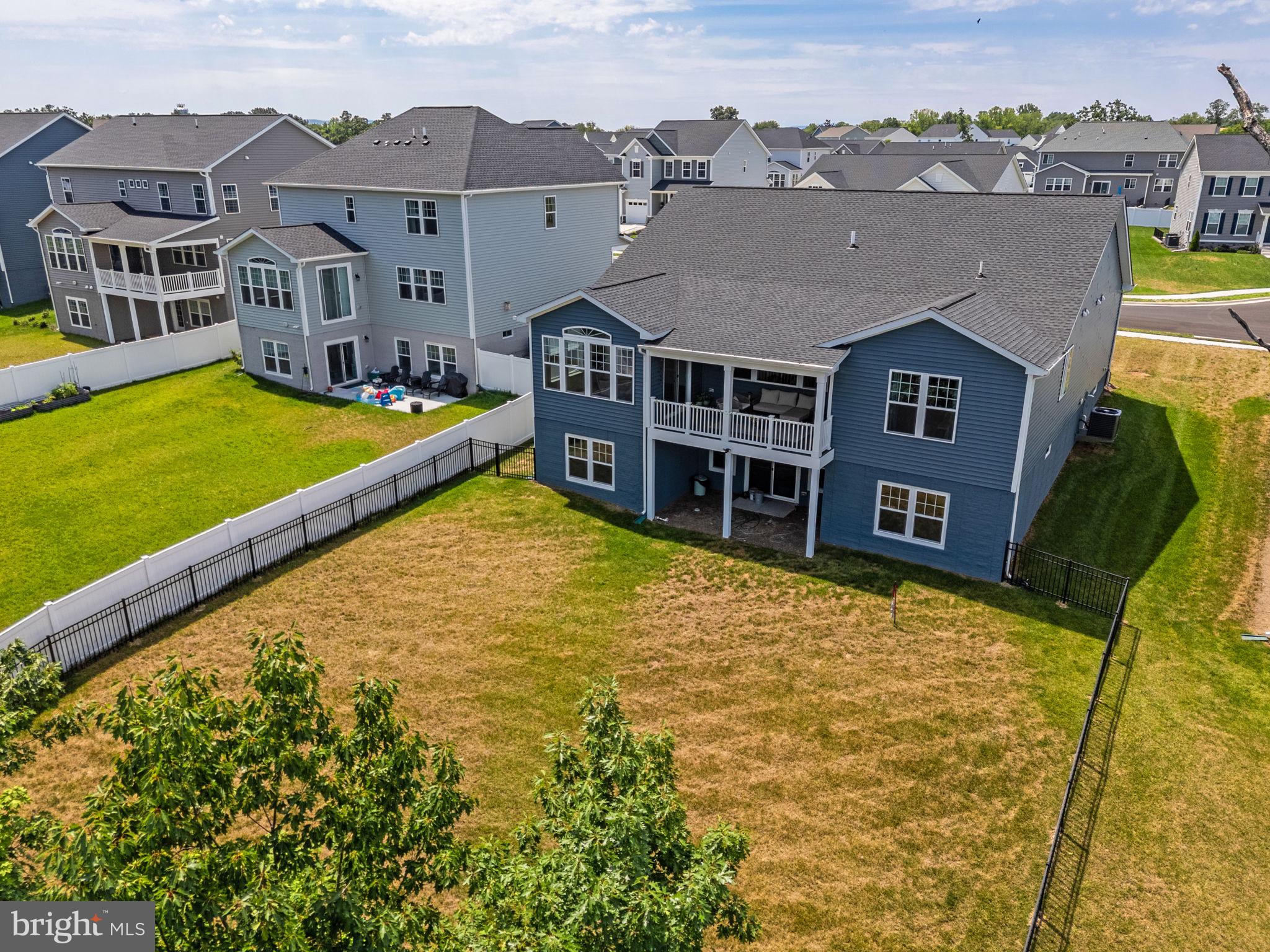 ABRAMS POINTE - Residential