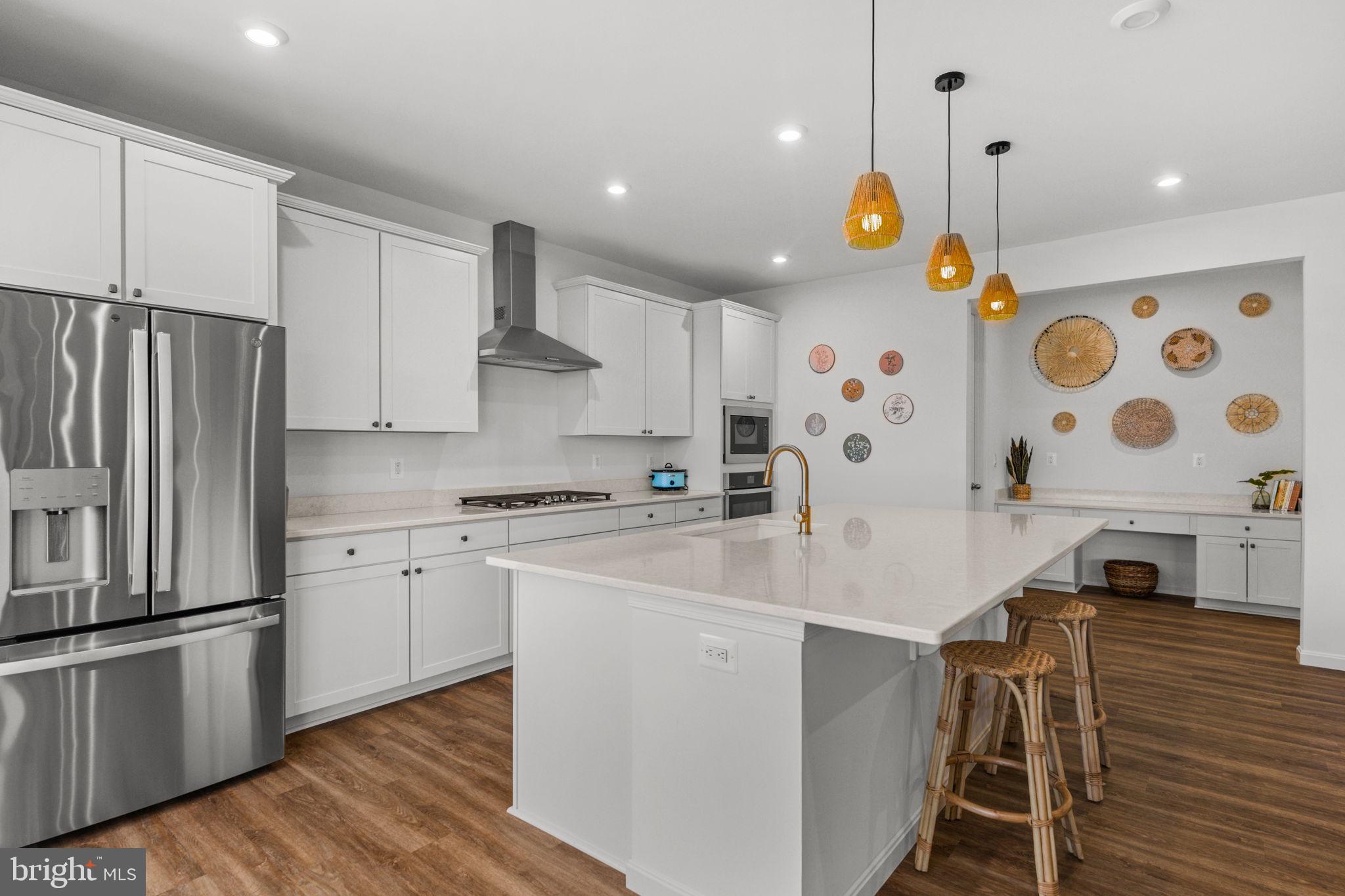 ABRAMS POINTE - Residential