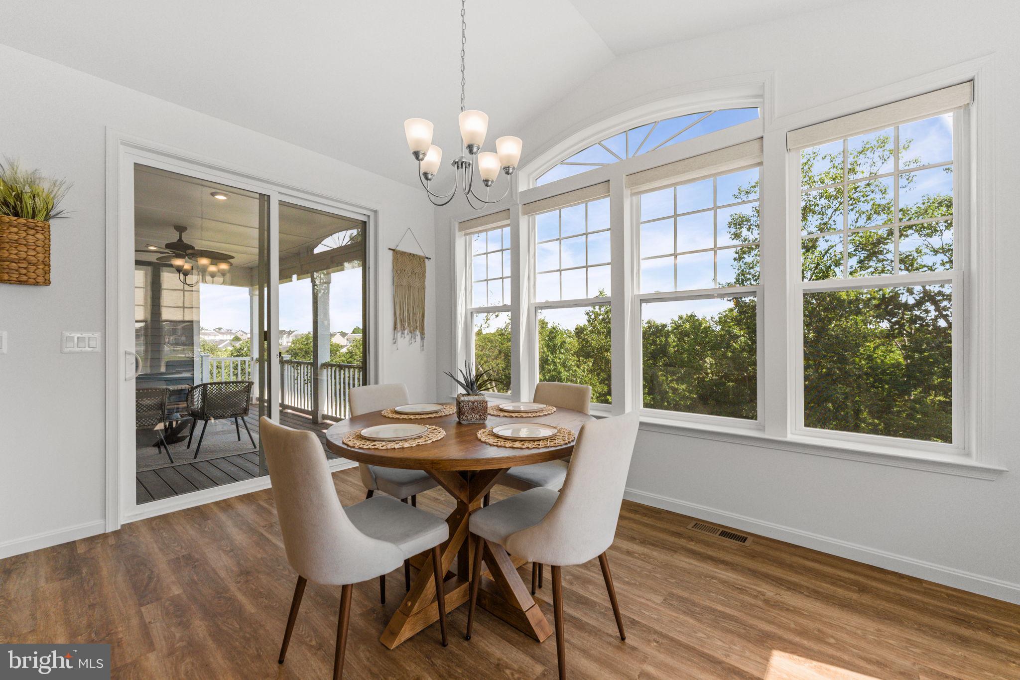 ABRAMS POINTE - Residential