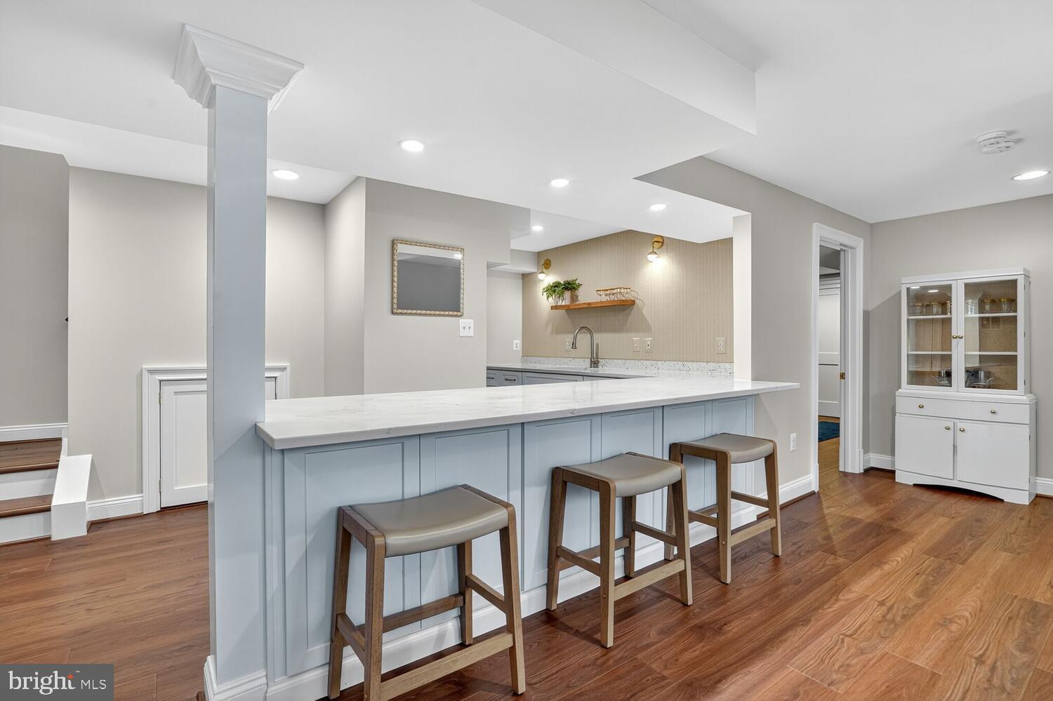 COUNTRY CLUB HILLS - Residential