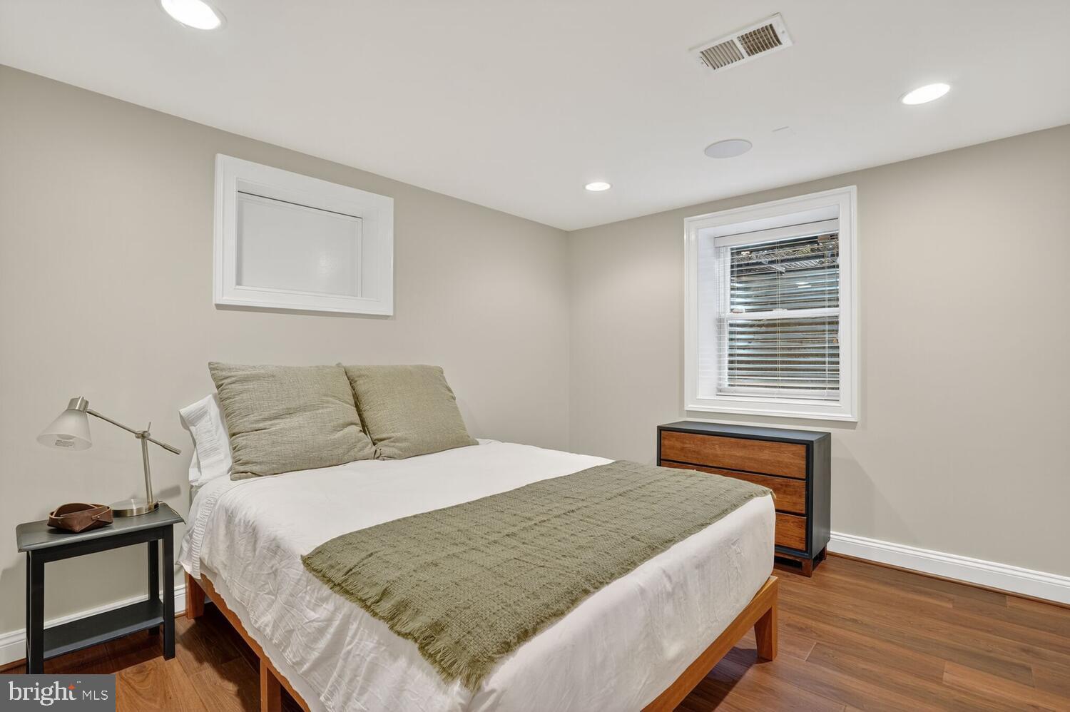COUNTRY CLUB HILLS - Residential