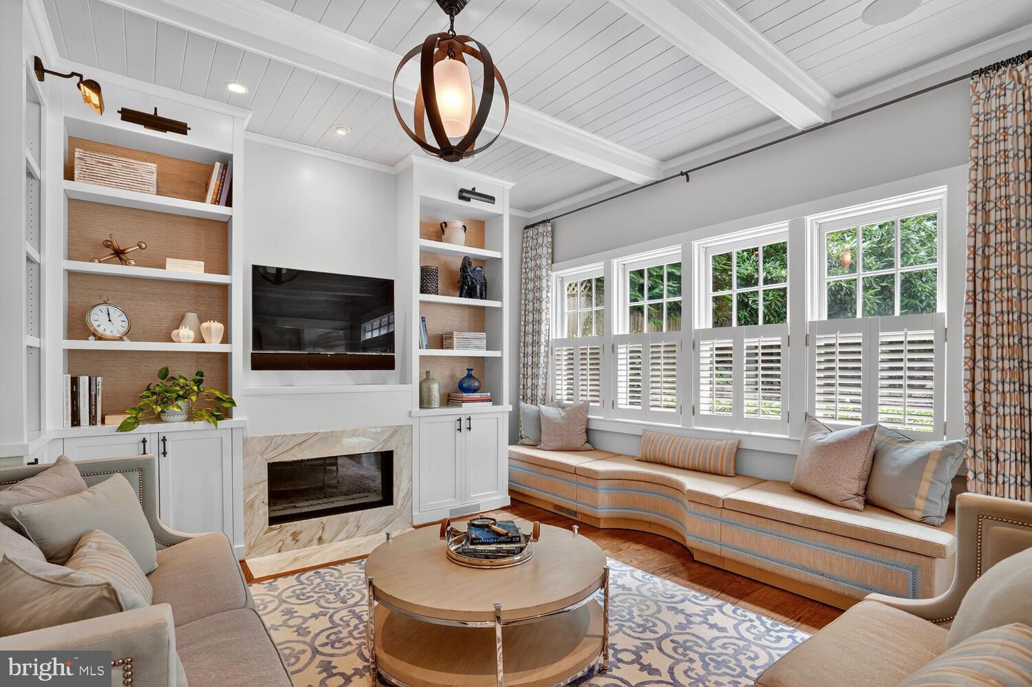 COUNTRY CLUB HILLS - Residential
