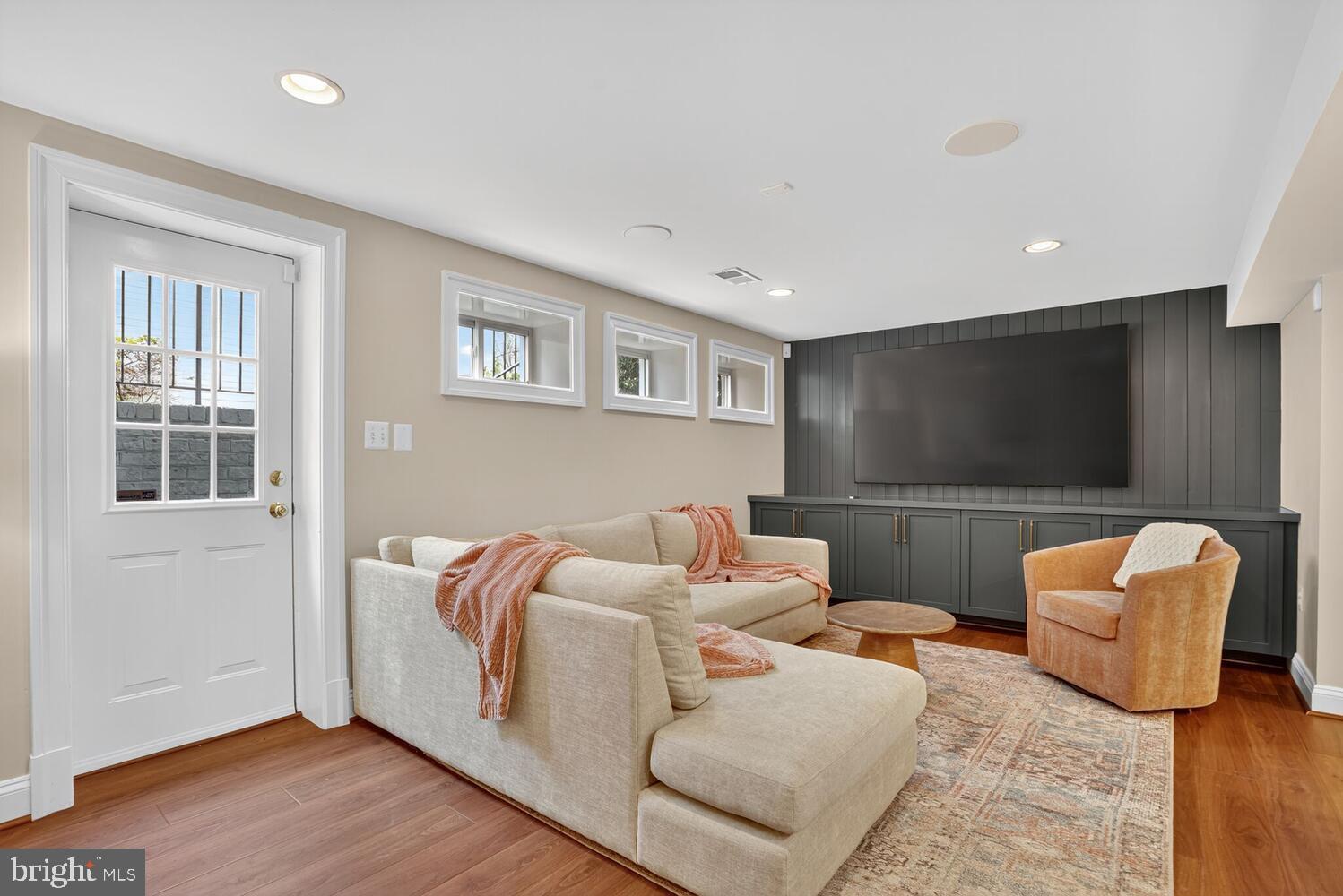 COUNTRY CLUB HILLS - Residential