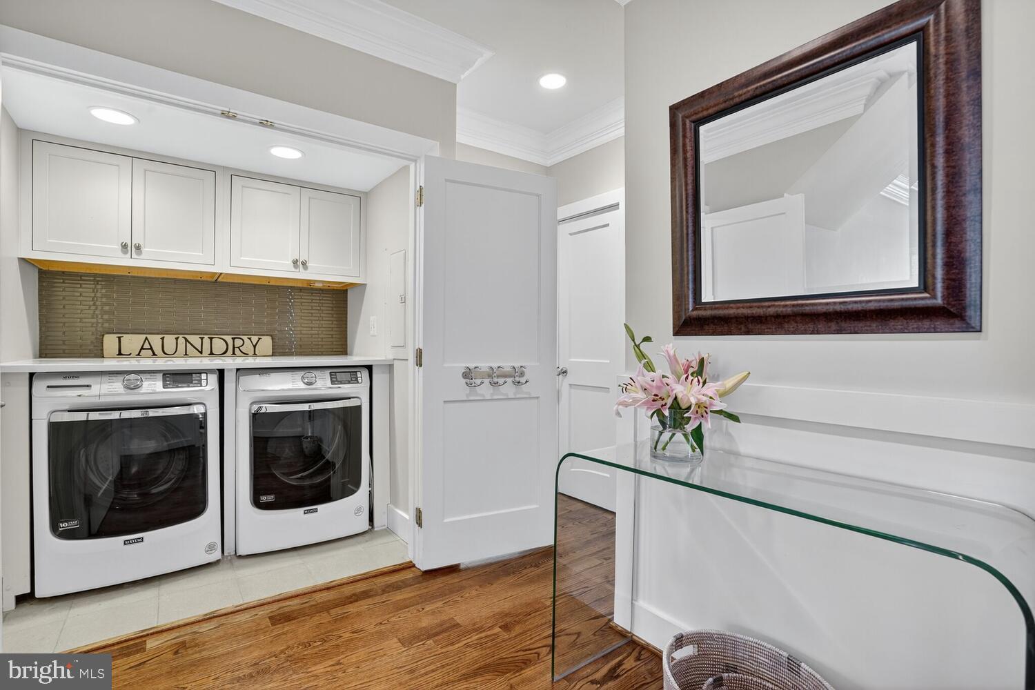 COUNTRY CLUB HILLS - Residential