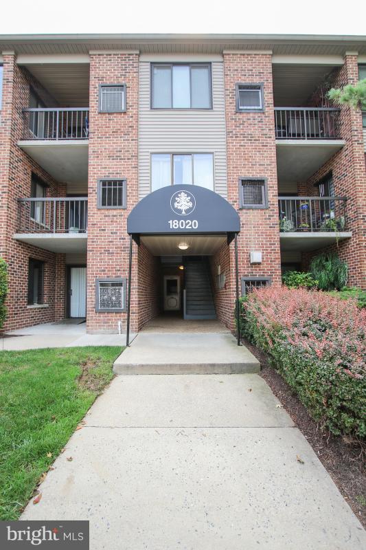 FARMINGDALE - Residential