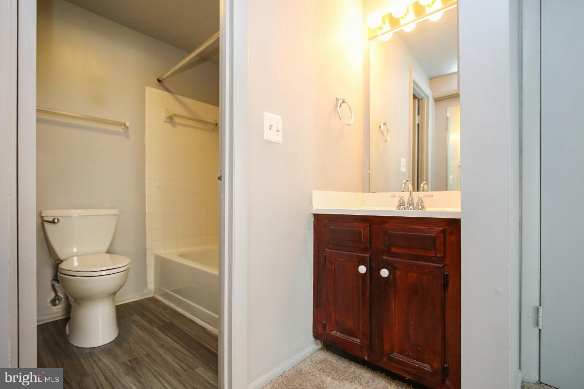 FARMINGDALE - Residential