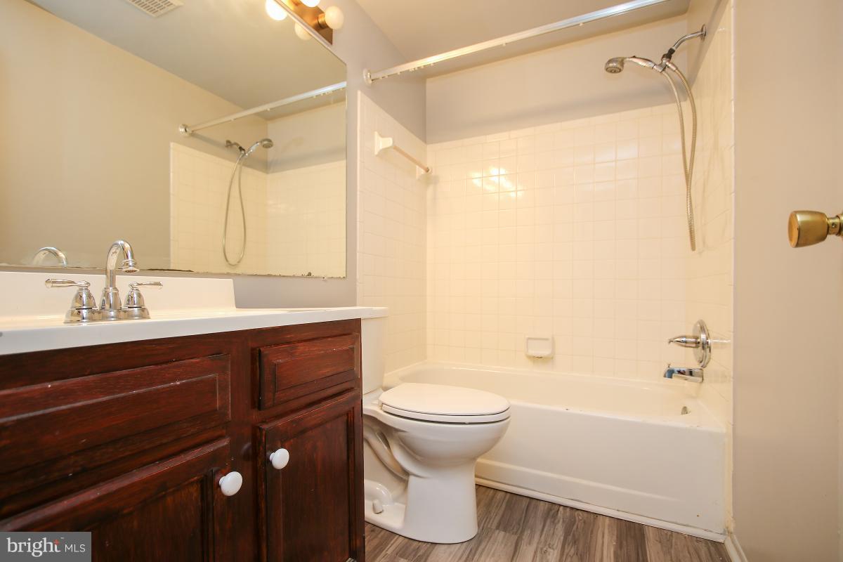 FARMINGDALE - Residential