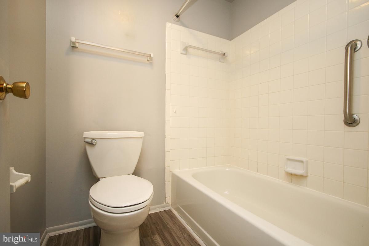 FARMINGDALE - Residential