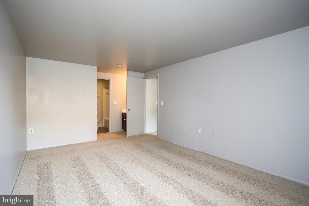 FARMINGDALE - Residential