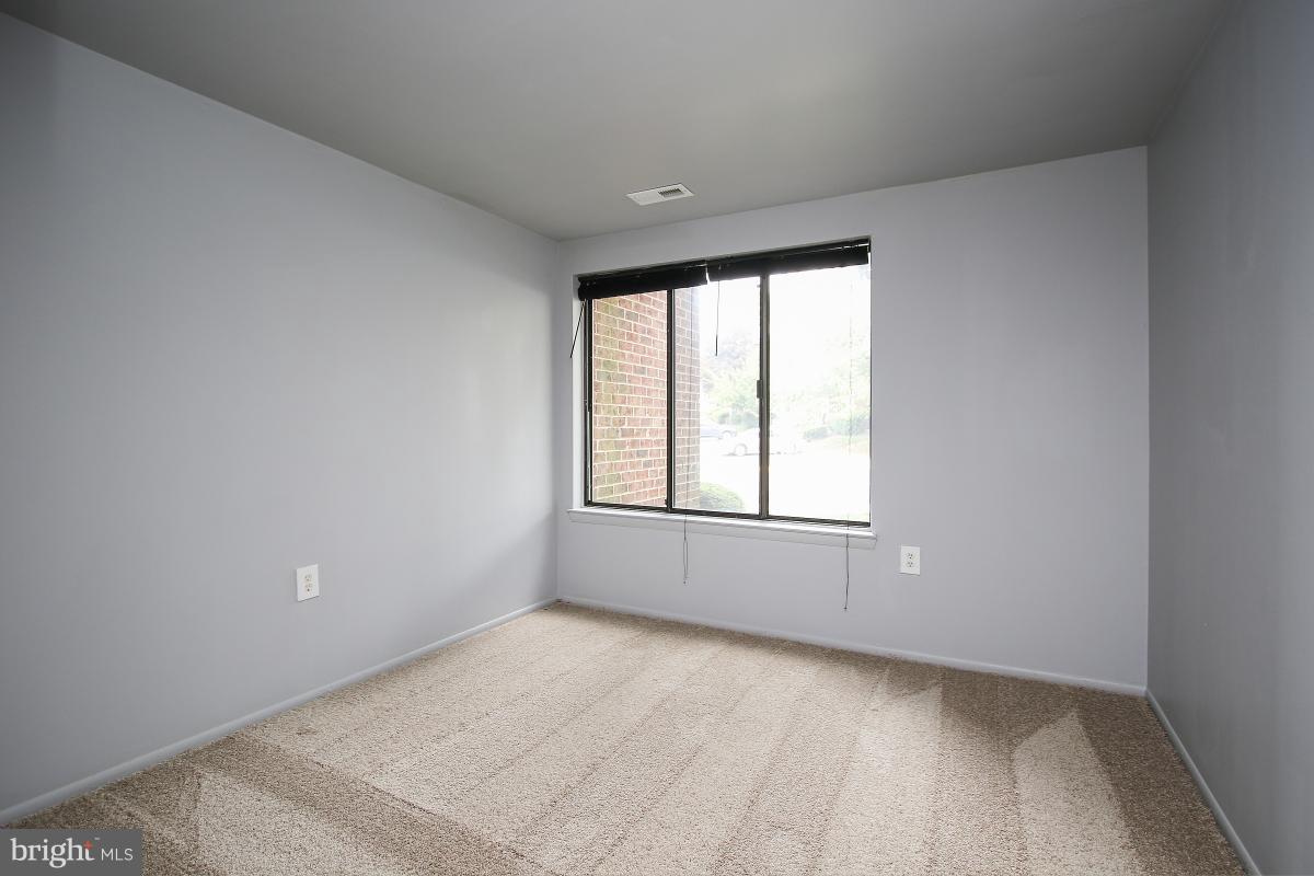 FARMINGDALE - Residential