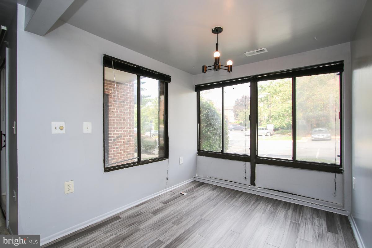 FARMINGDALE - Residential