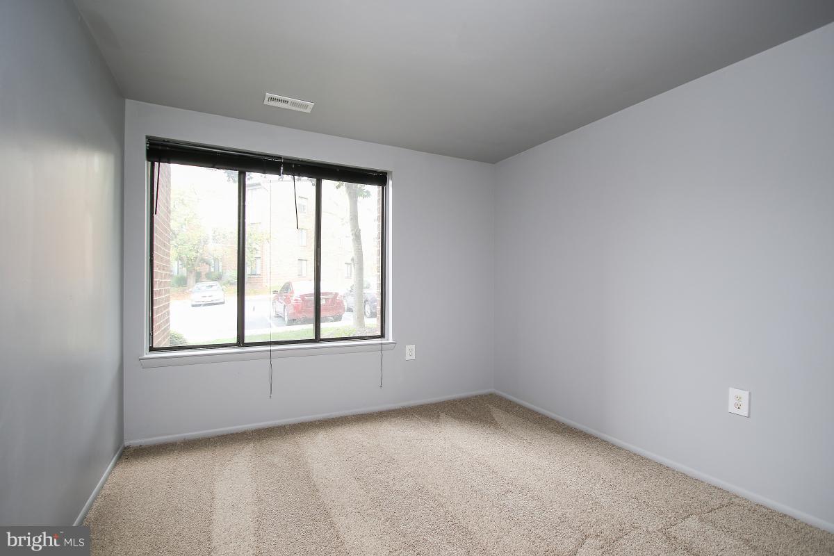 FARMINGDALE - Residential