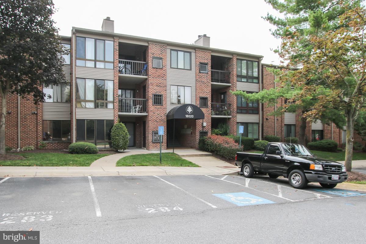 FARMINGDALE - Residential