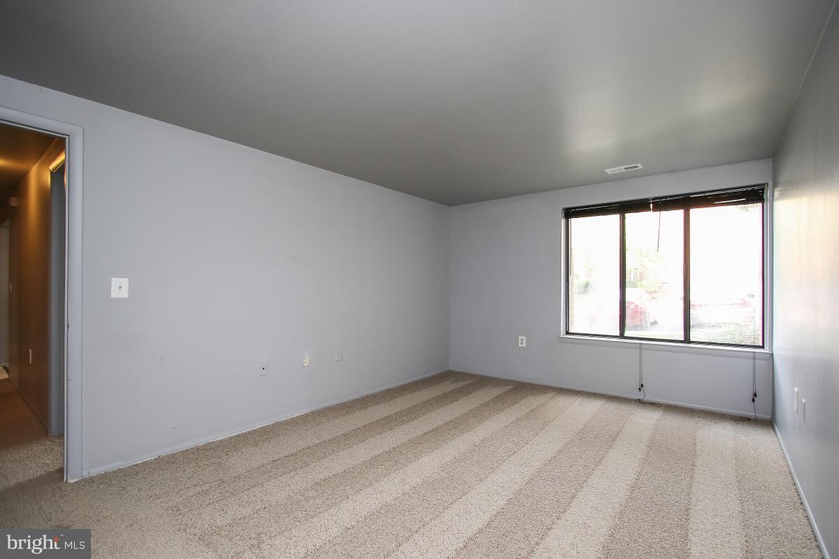FARMINGDALE - Residential