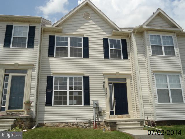 Move in condition townhome located in Jackson Heights.  Freshly painted, d/w, stove, microwave, master BR w/Bath, LR w/laminate floors and central air.  Ask about FREE title work.  Buyer pays both transfers.