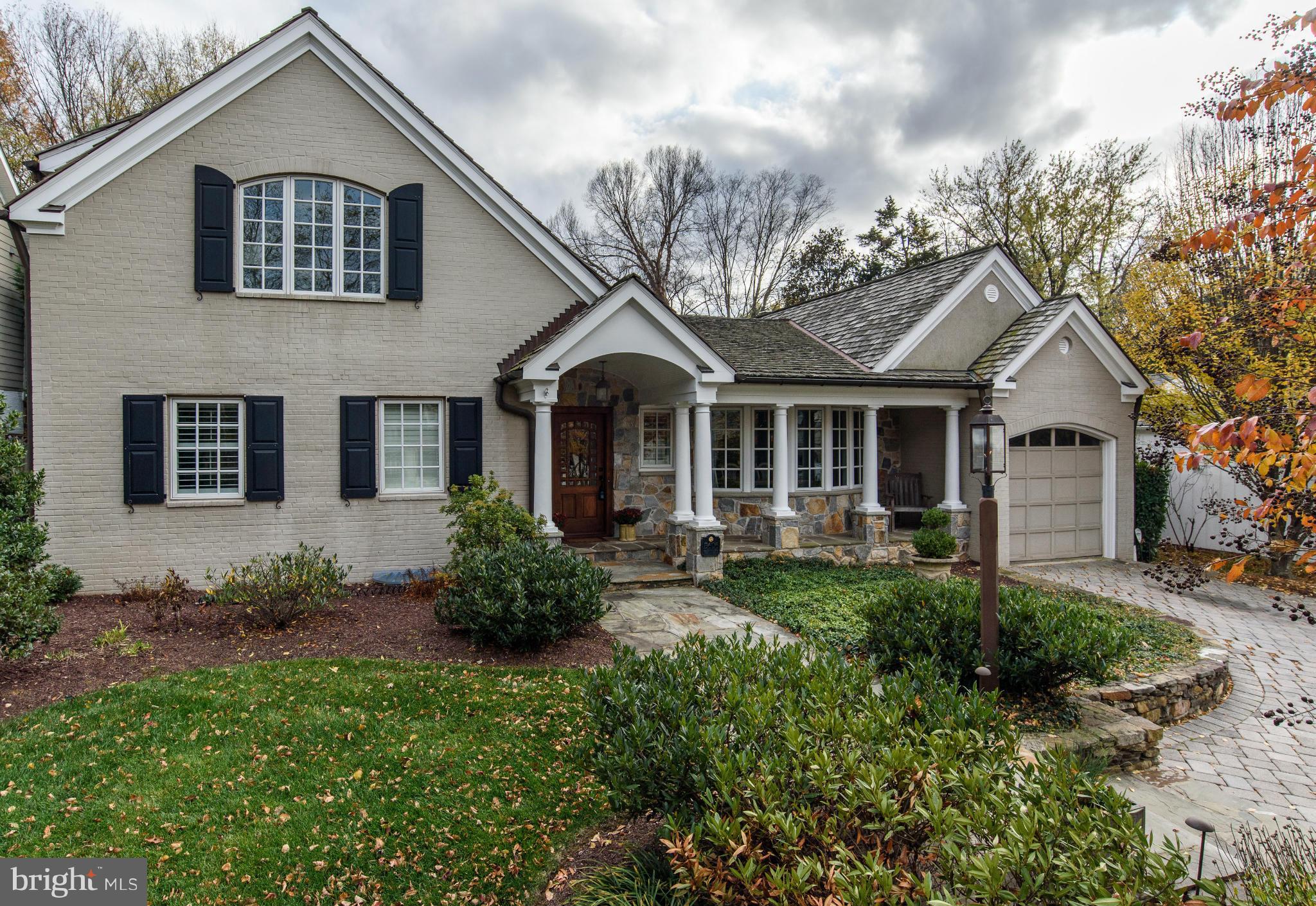 WHITEHALL MANOR - Residential