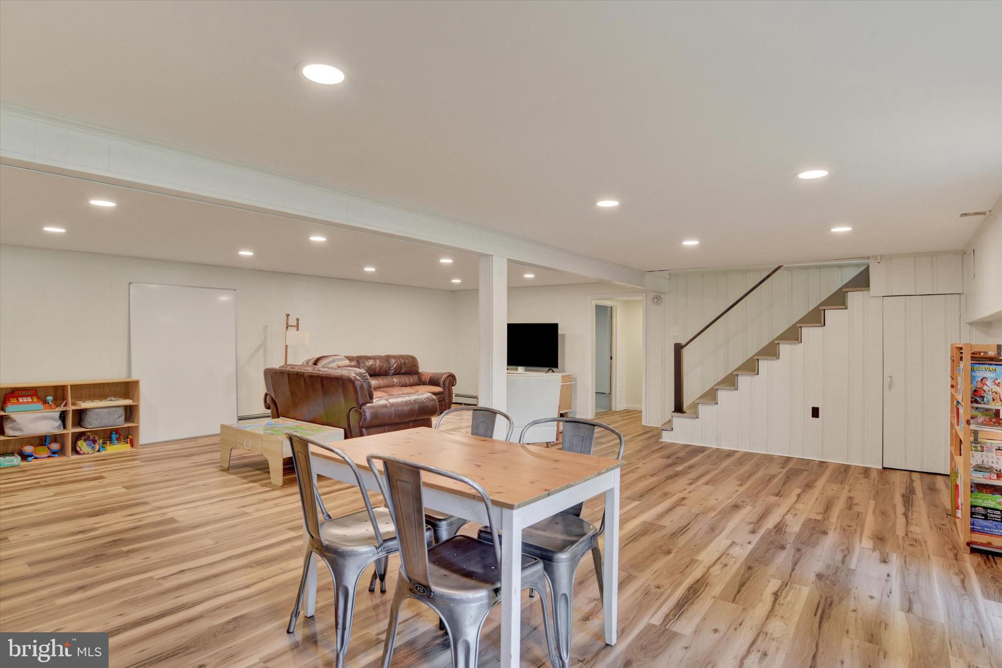 CEDAR CLIFF MANOR - Residential