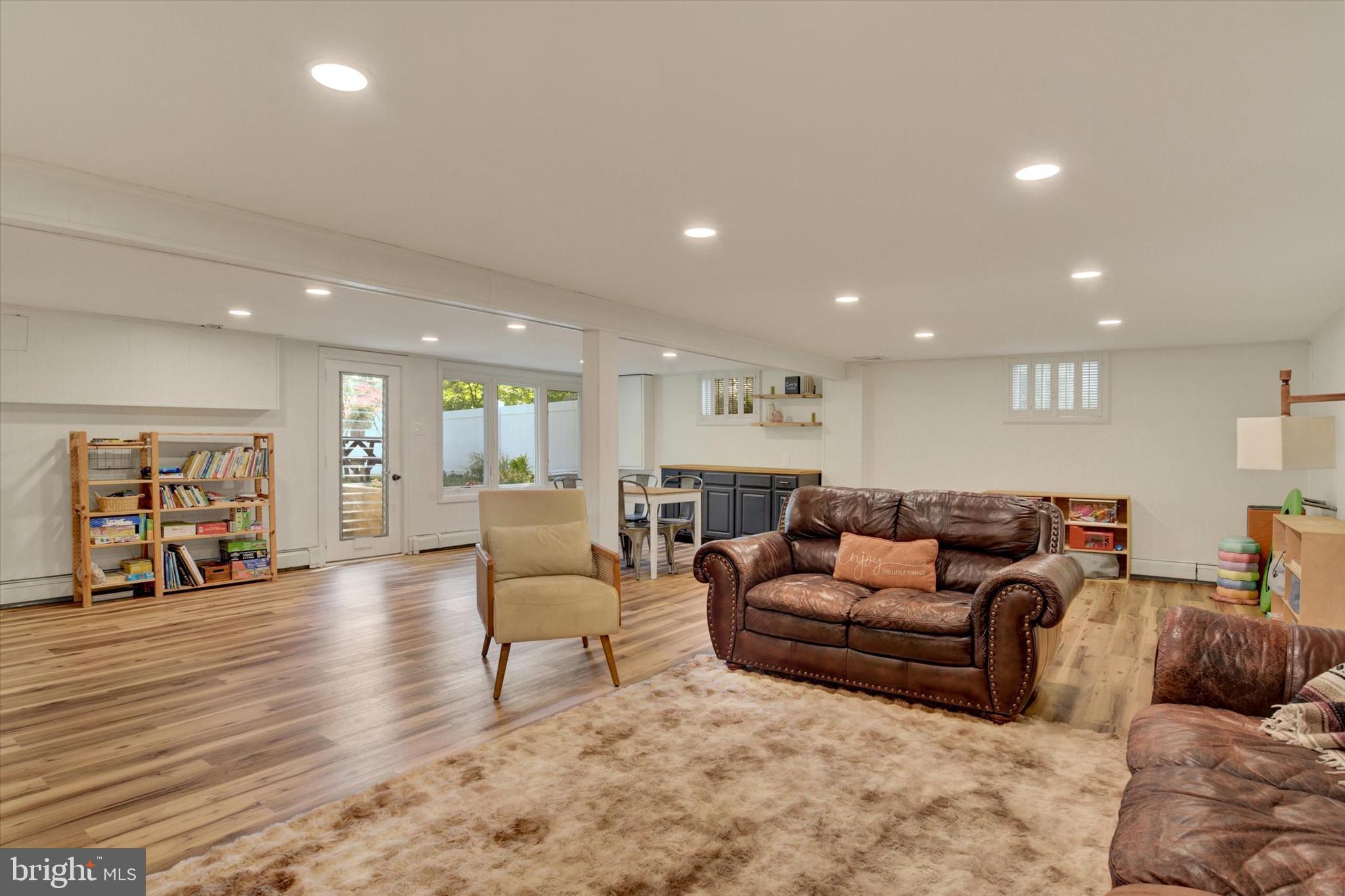 CEDAR CLIFF MANOR - Residential