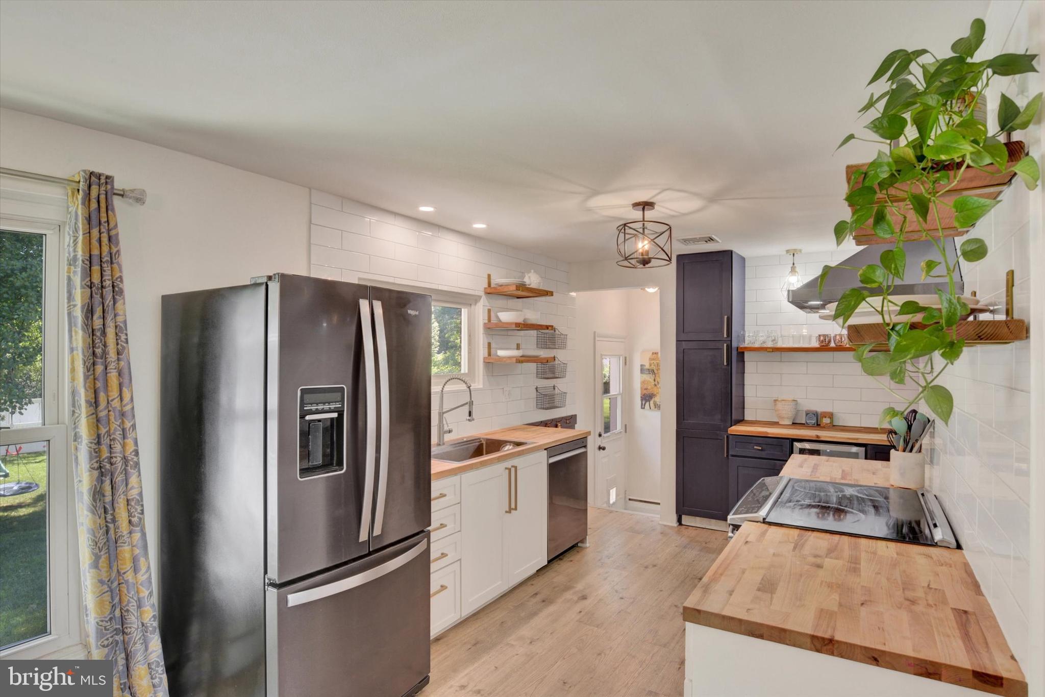 CEDAR CLIFF MANOR - Residential