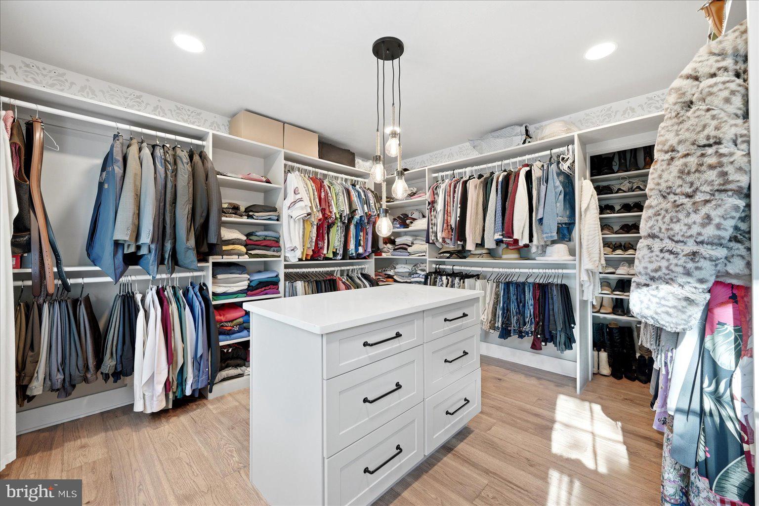 LAKE RIDGE - Residential