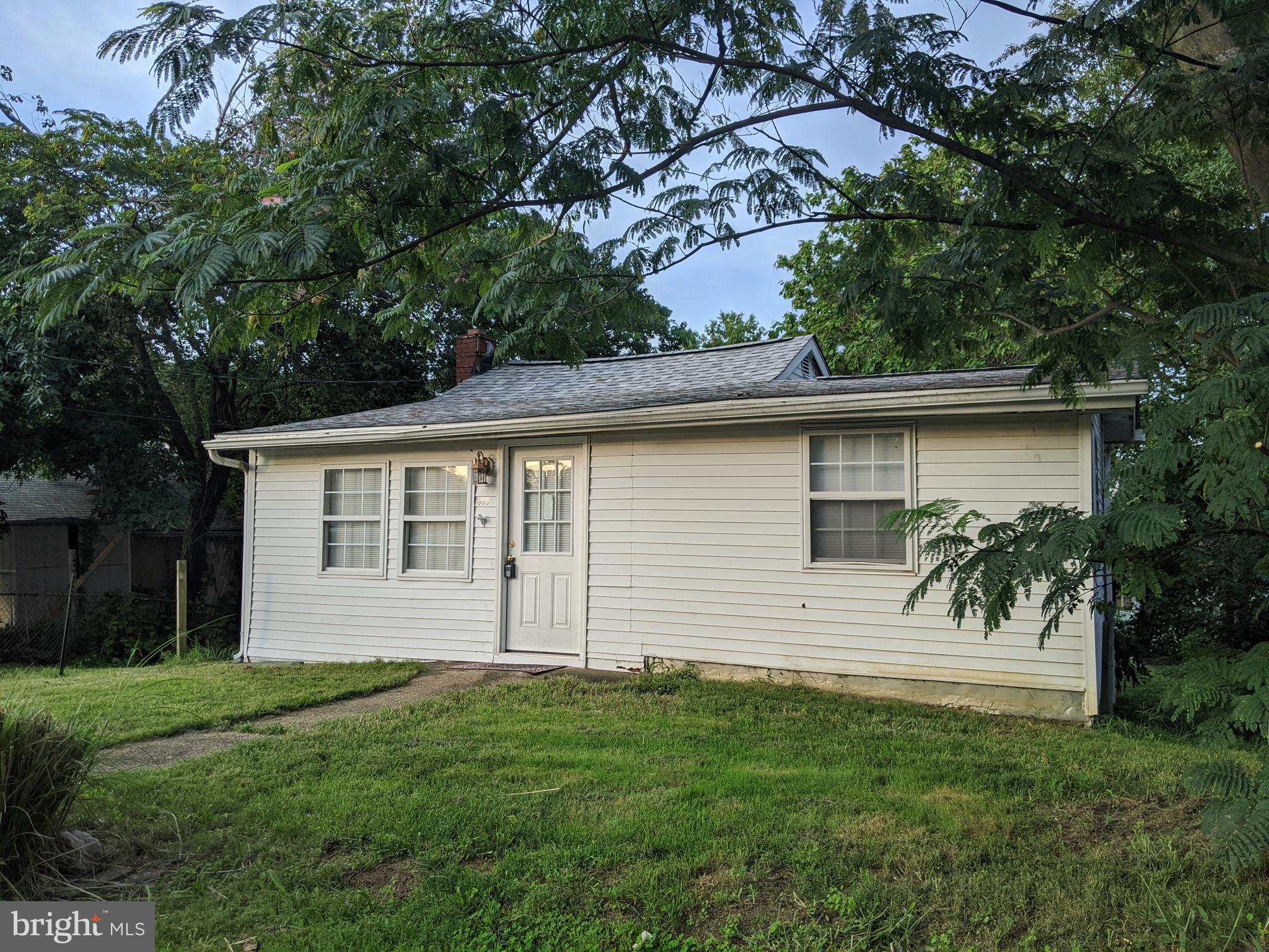 Cozy 2 BR, 1 Bath home with a brand new roof, fresh paint throughout, updated bath, great big kitchen with a breakfast bar, large yard and deck!  All located in a wonderful water access community!  Just a short walk to the waterfront picnic areas, playgrounds and marina.   $80/yr included in your annual tax bill for the London Towne Property Owners Association.   Boat ramps available and a limited amount of docks avl at an additional cost. Club House available  for rent.  You'll just love living in this community with easy access to Annapolis and all major routes for commutes to DC & Baltimore, restaurants and shopping! 1 year Home Warranty Included! Home shows well, but is being sold AS IS.