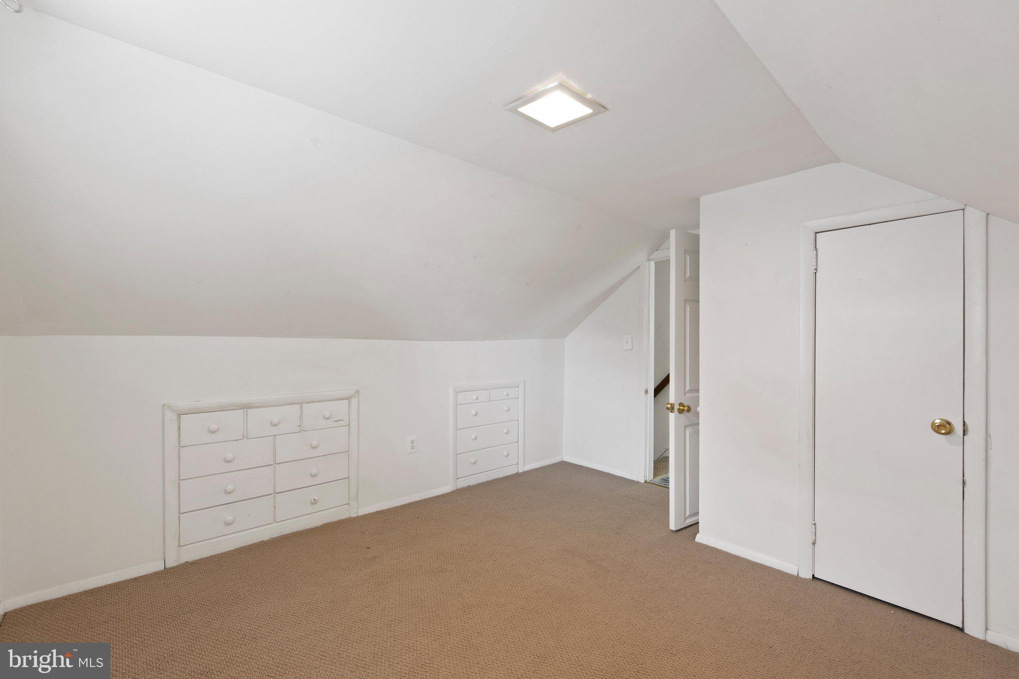 COLONIAL DRIVE - Residential