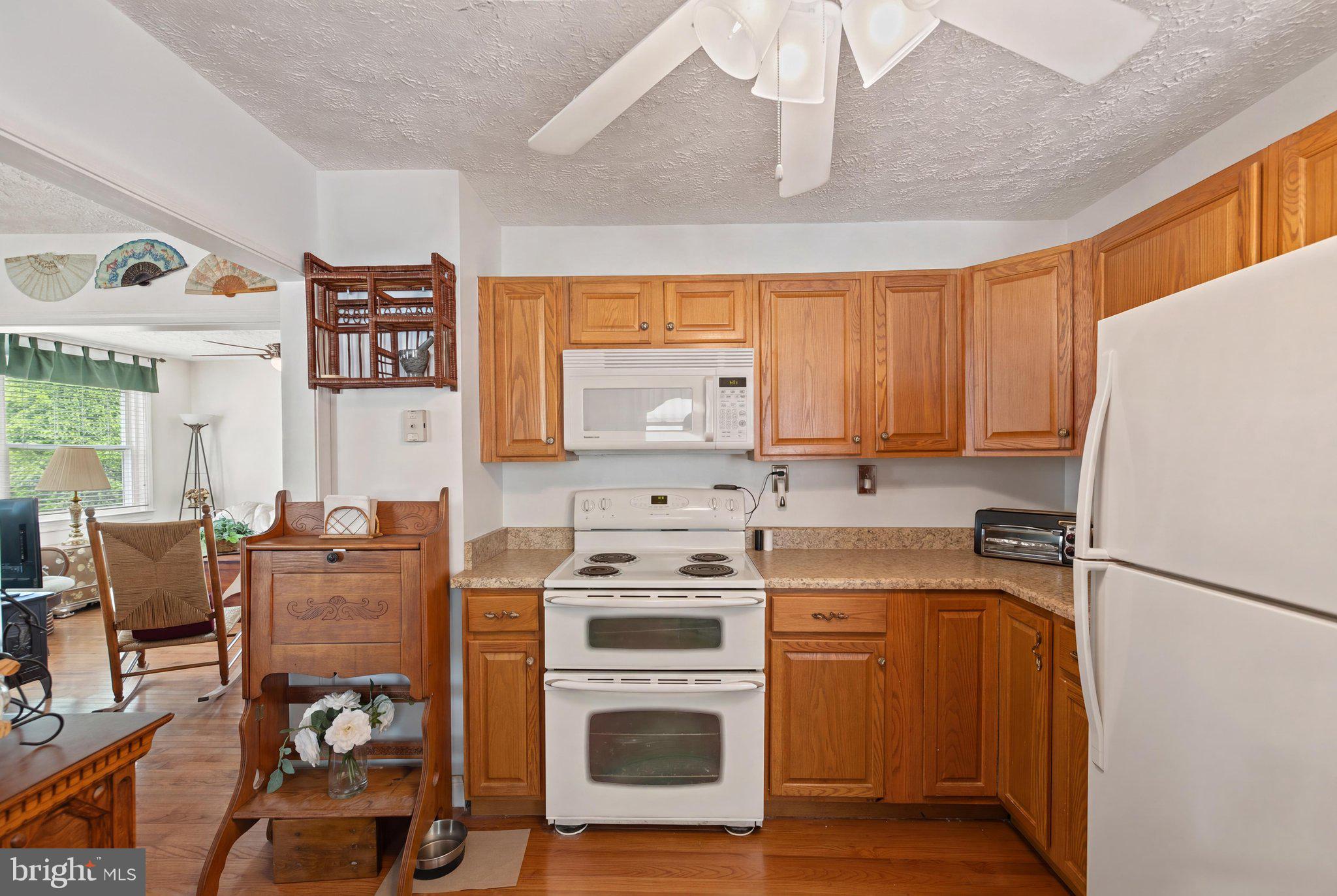 COLONIAL DRIVE - Residential