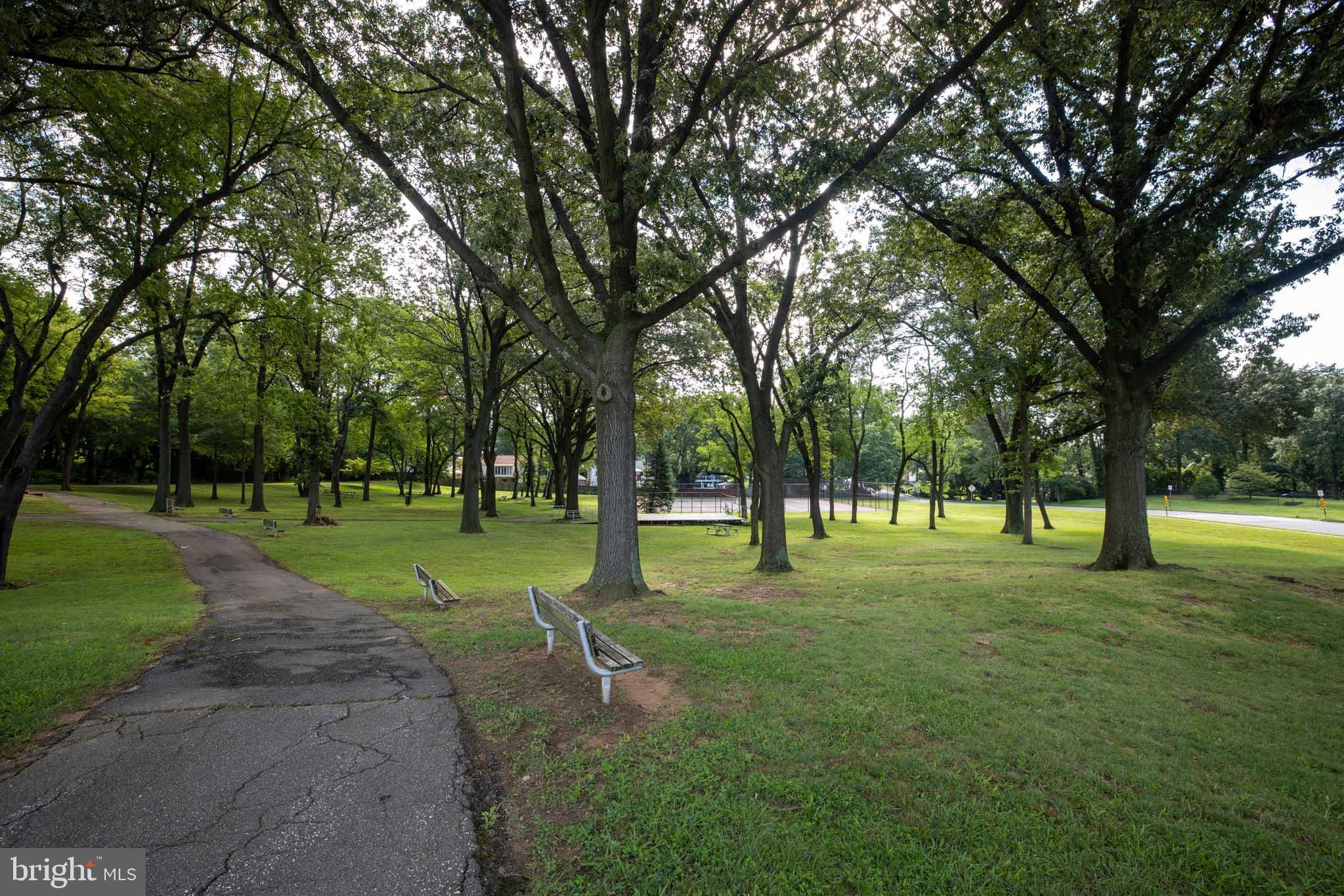 COLONIAL DRIVE - Residential