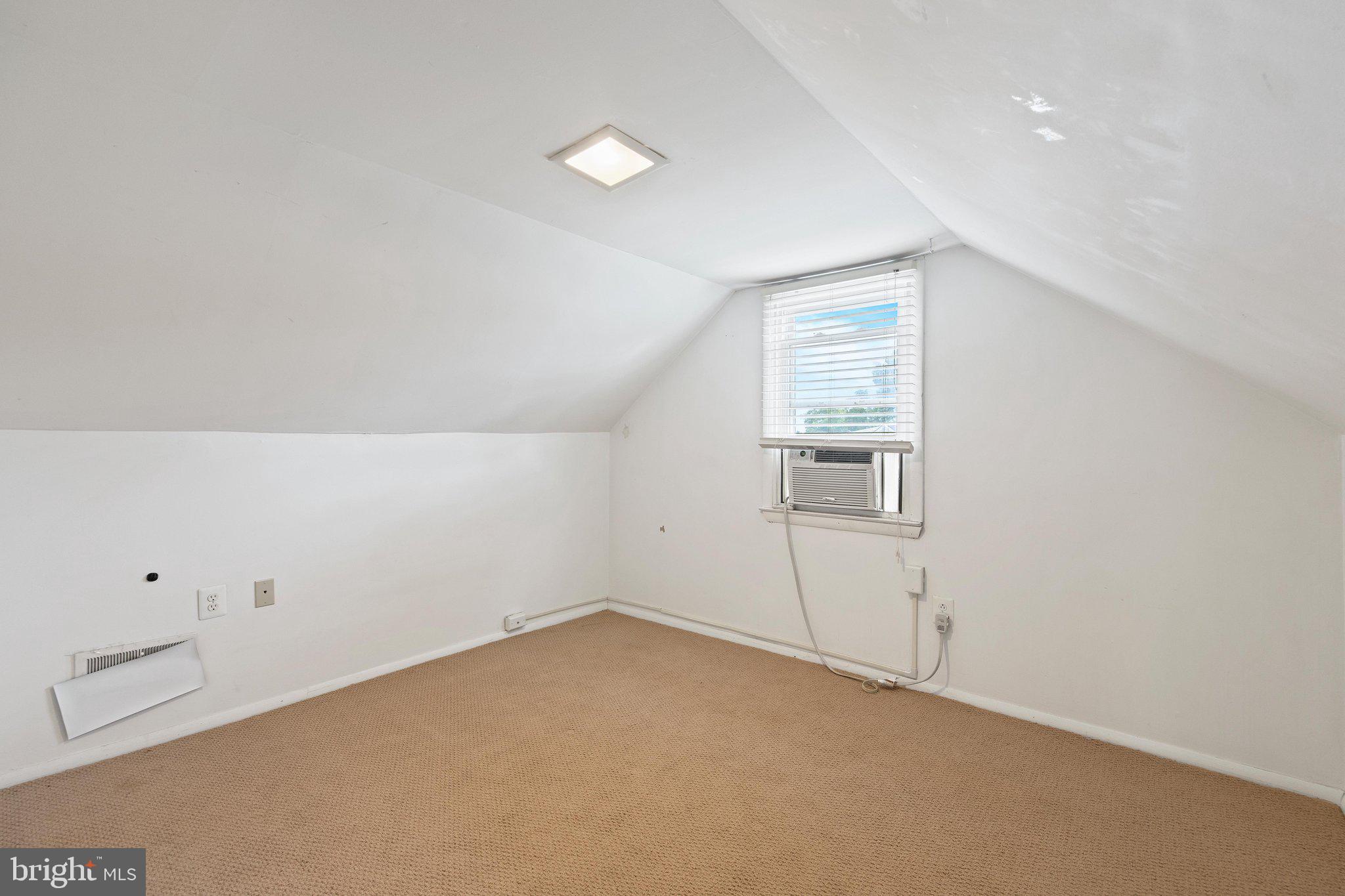 COLONIAL DRIVE - Residential