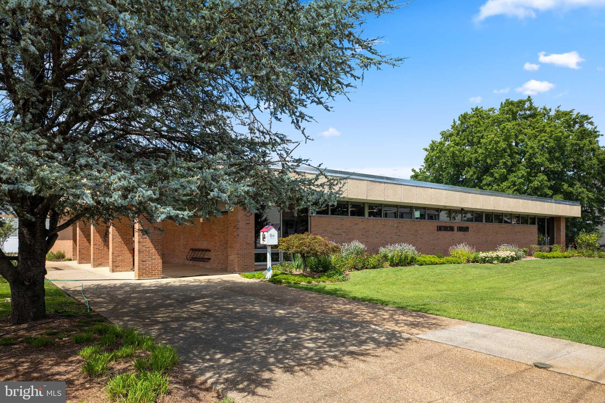 COLONIAL DRIVE - Residential