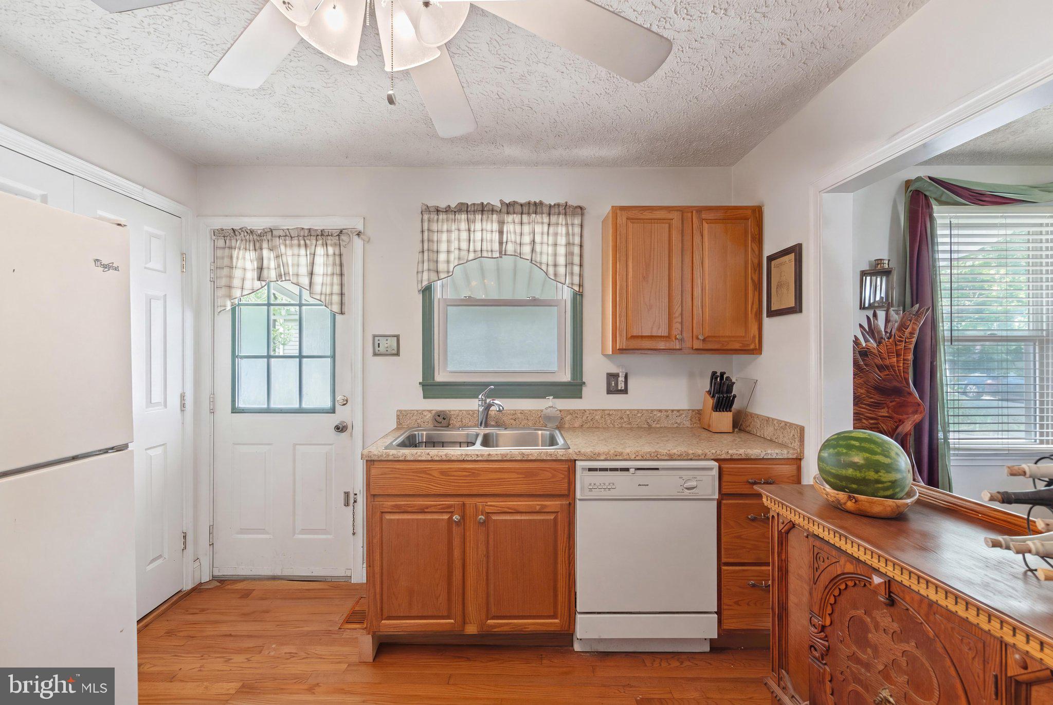 COLONIAL DRIVE - Residential