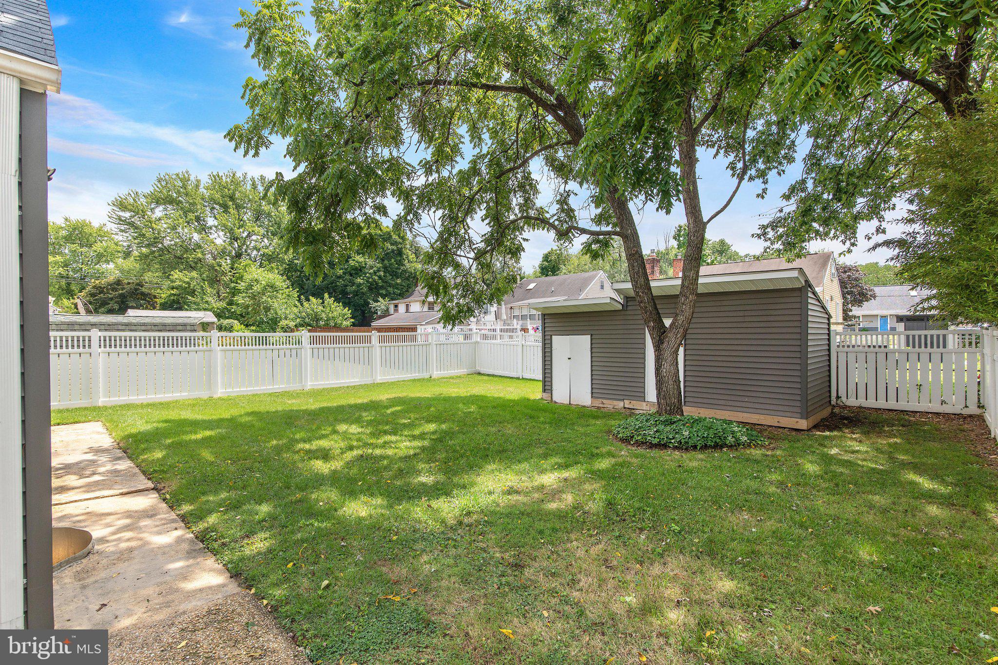 COLONIAL DRIVE - Residential
