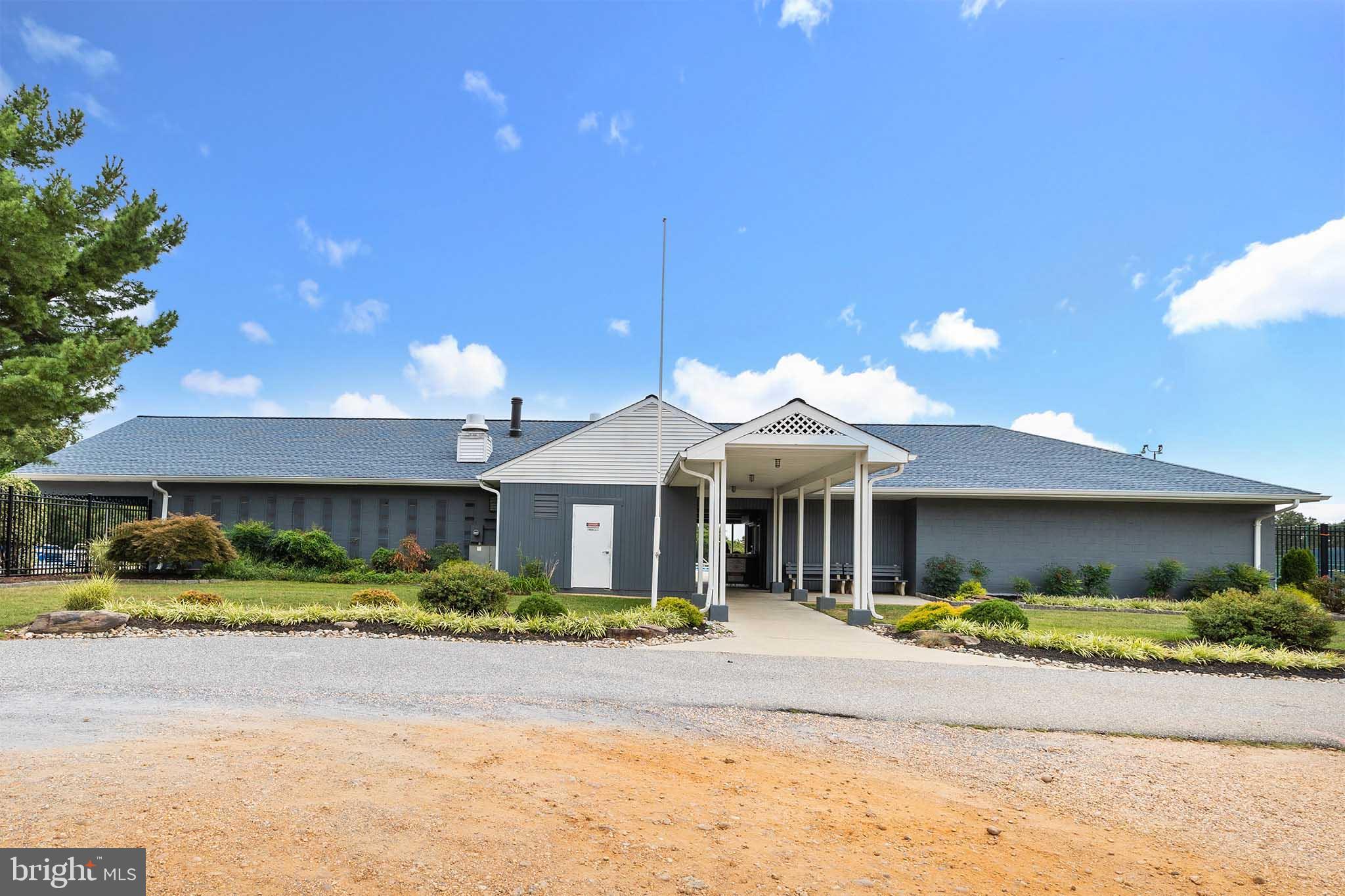 COLONIAL DRIVE - Residential