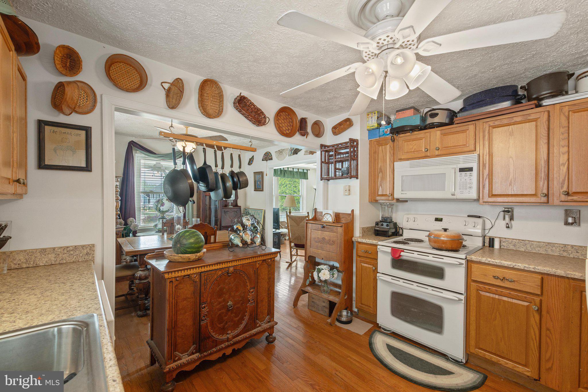 COLONIAL DRIVE - Residential