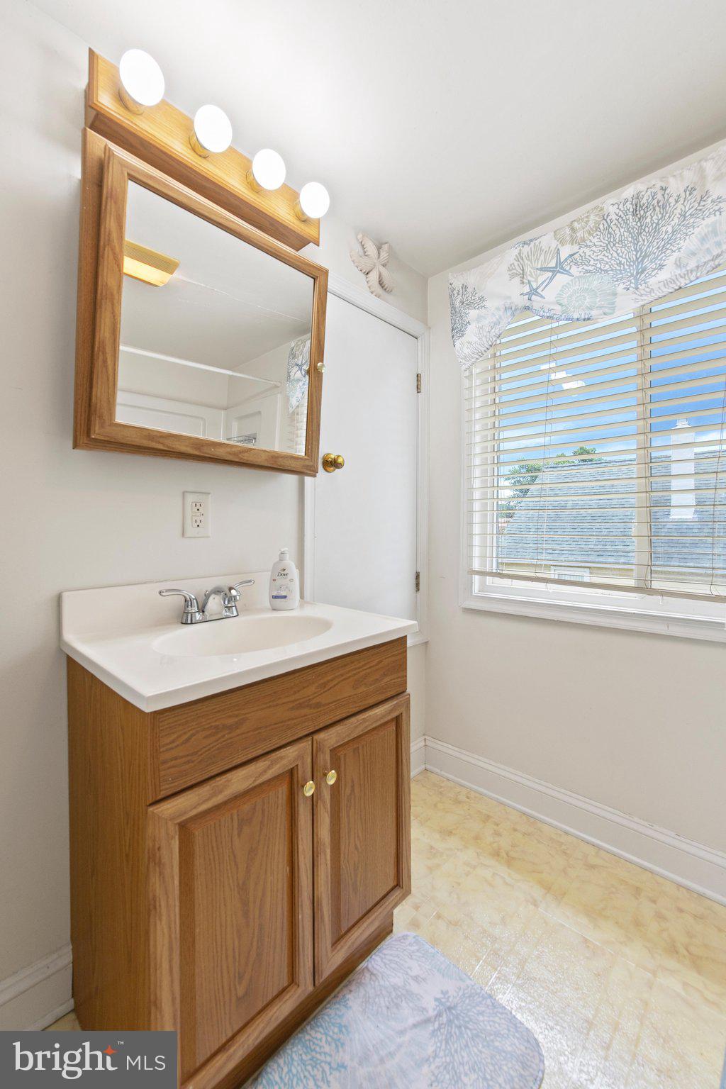 COLONIAL DRIVE - Residential