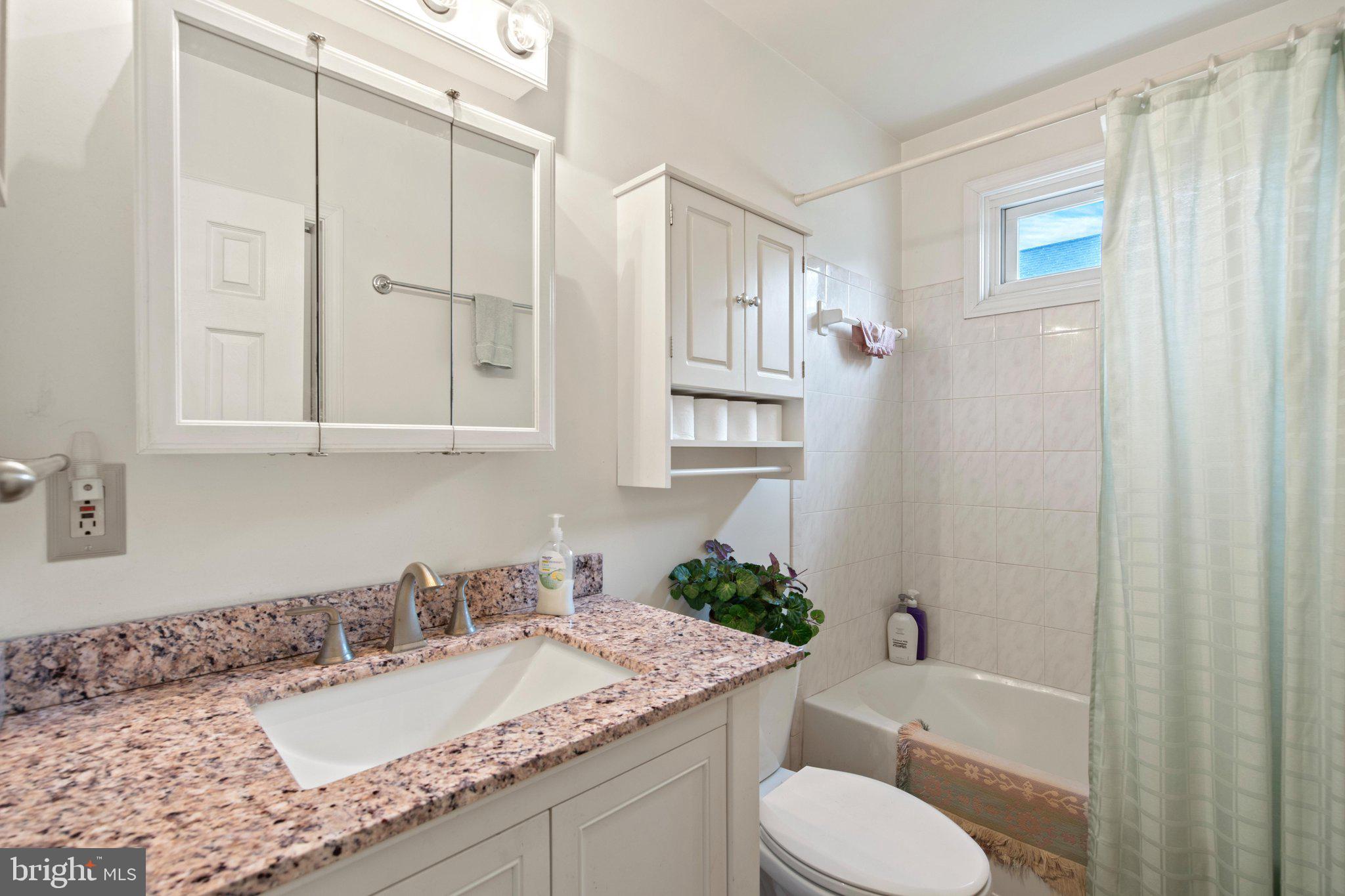 COLONIAL DRIVE - Residential