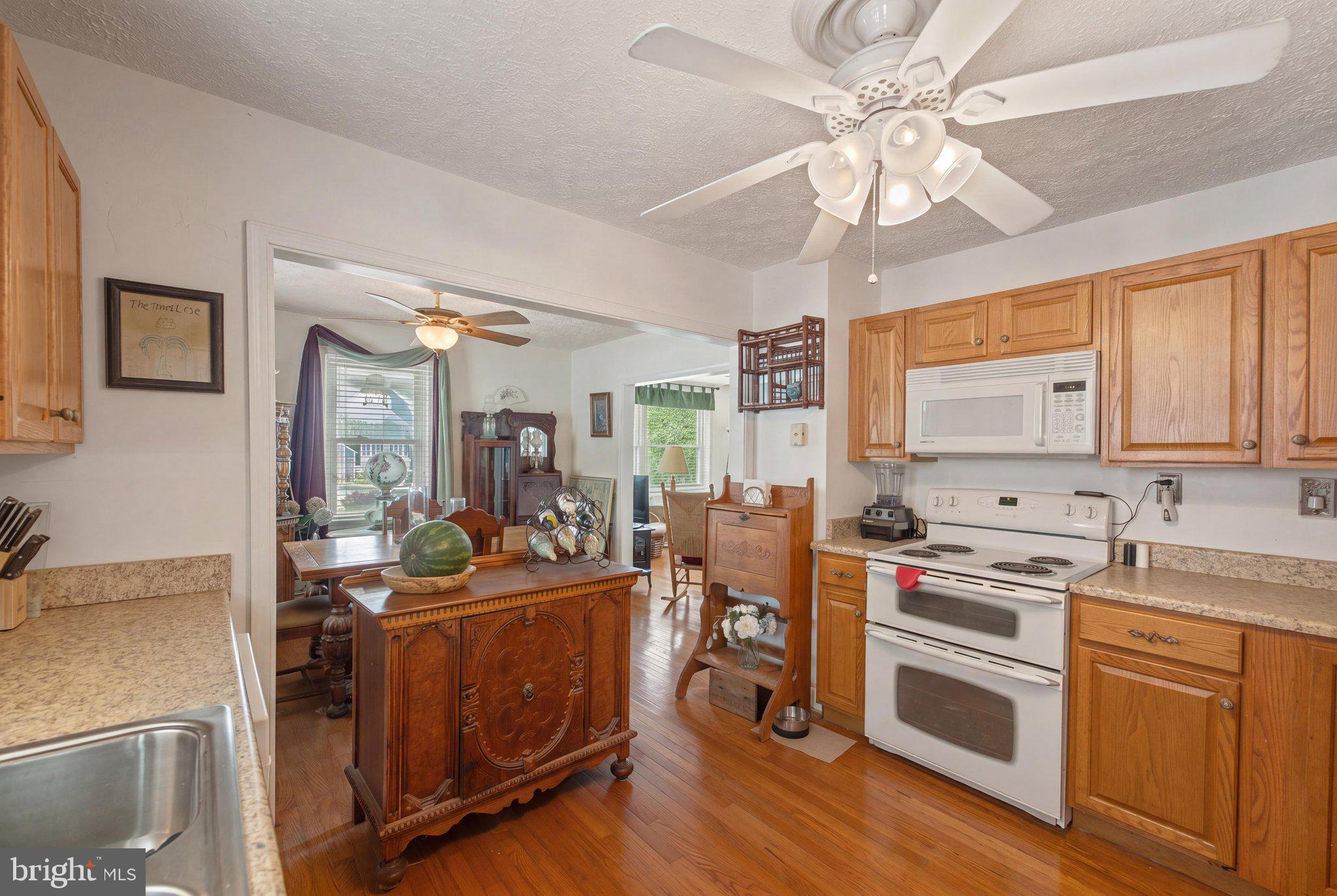 COLONIAL DRIVE - Residential