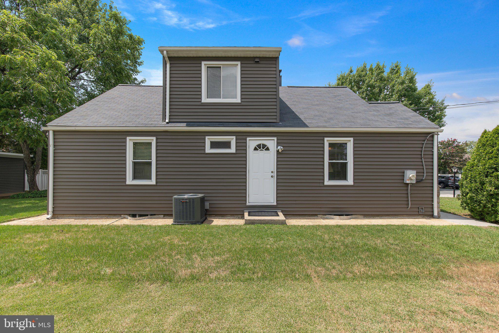 COLONIAL DRIVE - Residential